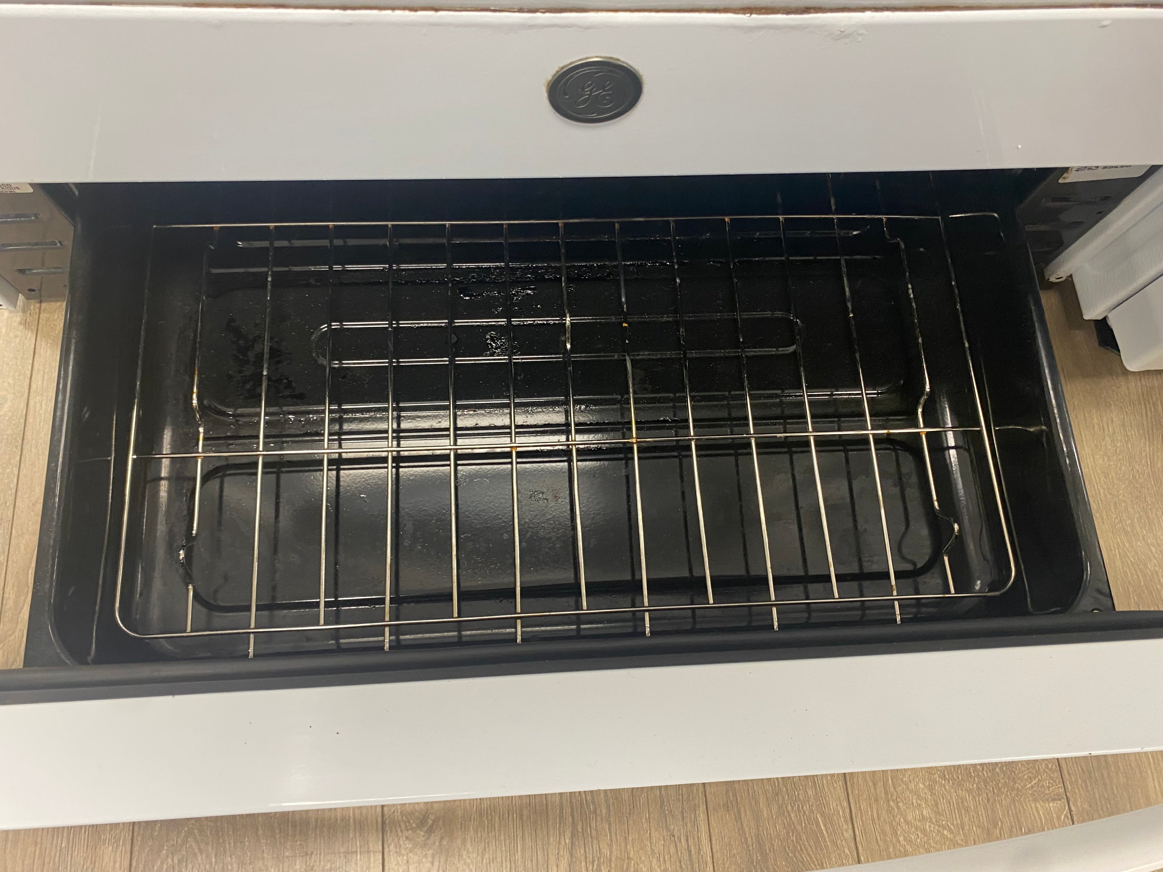 Double oven, Convection 30” Slide in White GE glass top stove "refurbished"