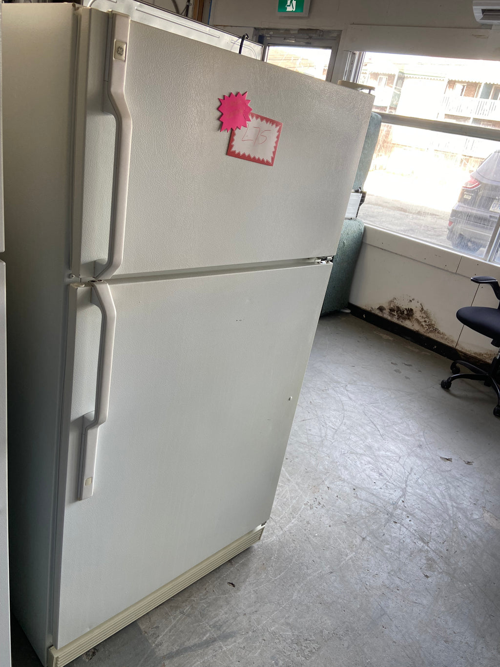 31” White GE LW16JYVRW-1 Refrigerator with warranty