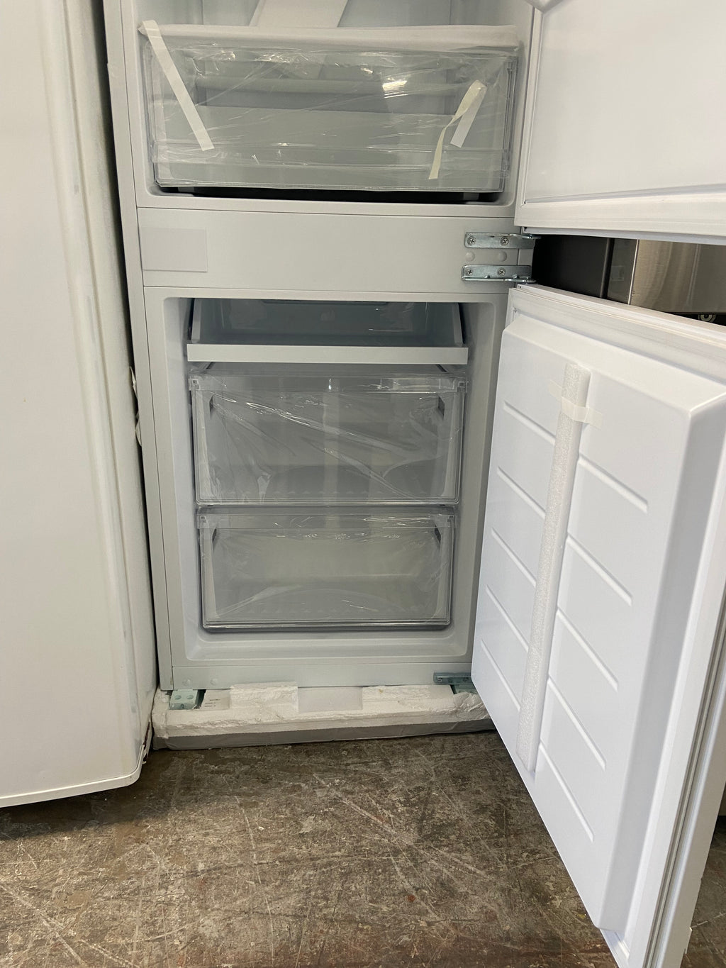 Moffat 22” white panel ready bottom mount freezer white fridge “Open box”