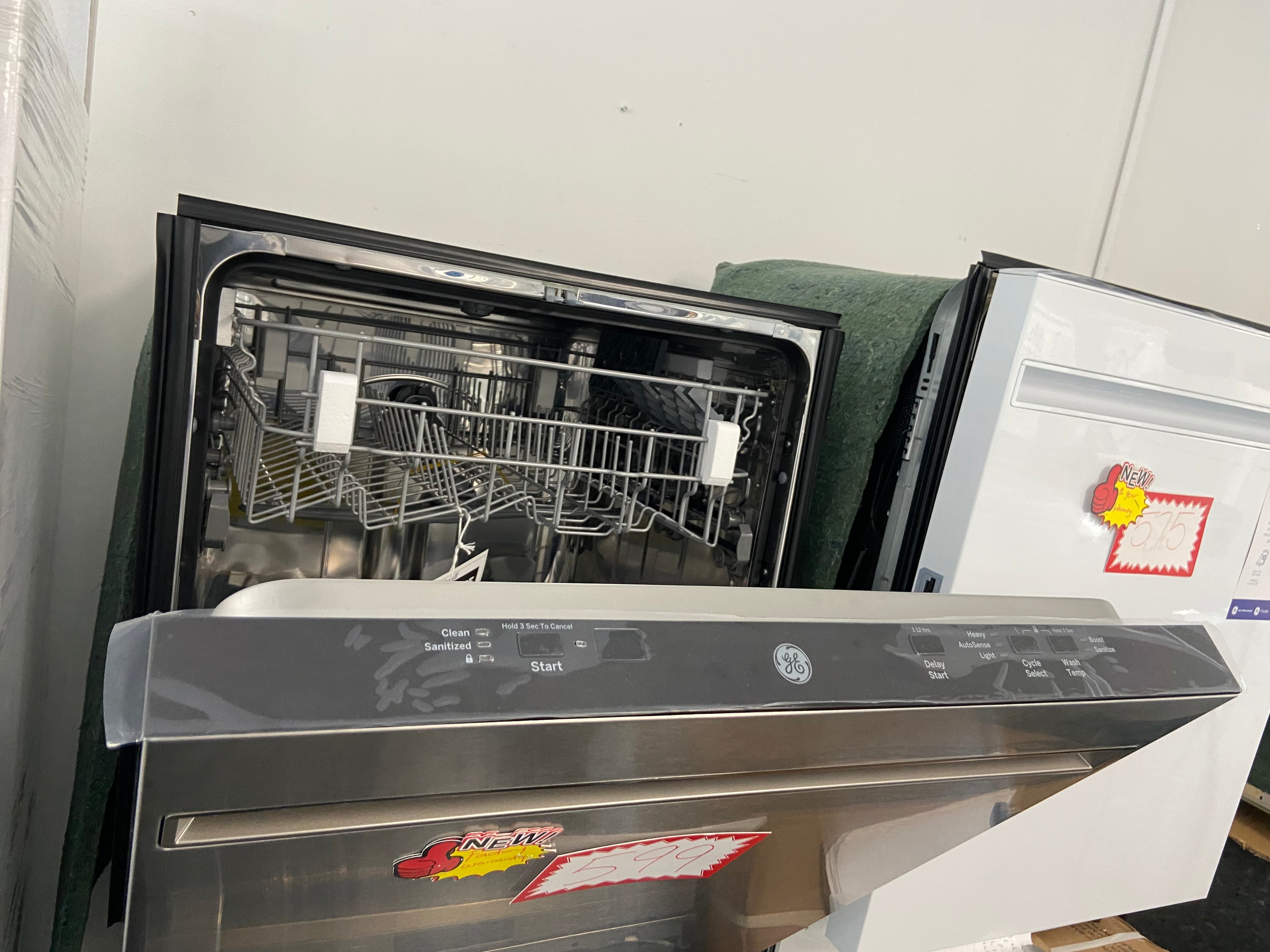 24" Stainless steel GE dishwasher with Stainless Steel Tub GDT225SSL2SS 51 dBA - ENERGY STAR® "New" built in