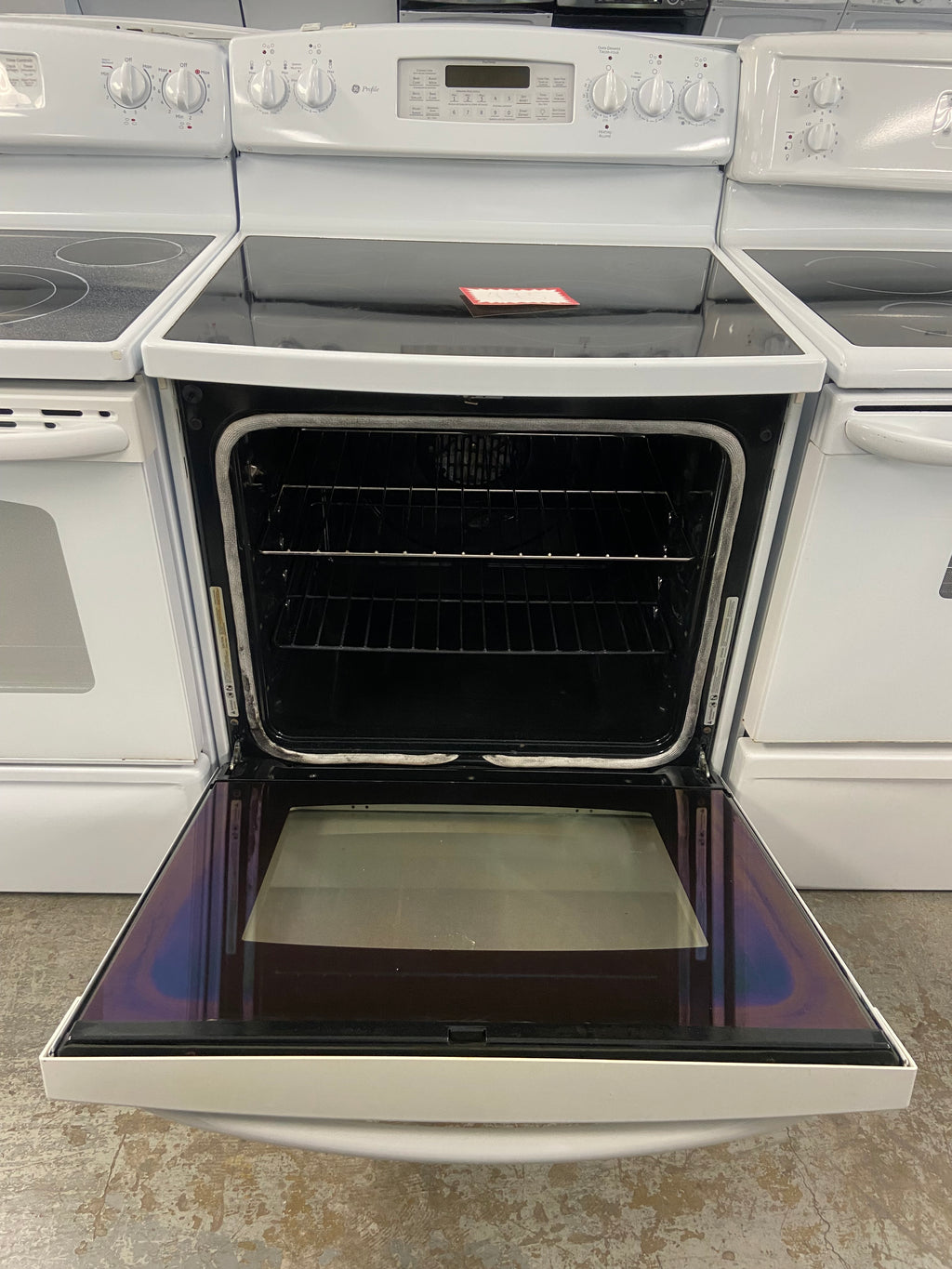 White 30” GE Profile PCB969DR1WW Glass Top Stove (Refurbished)