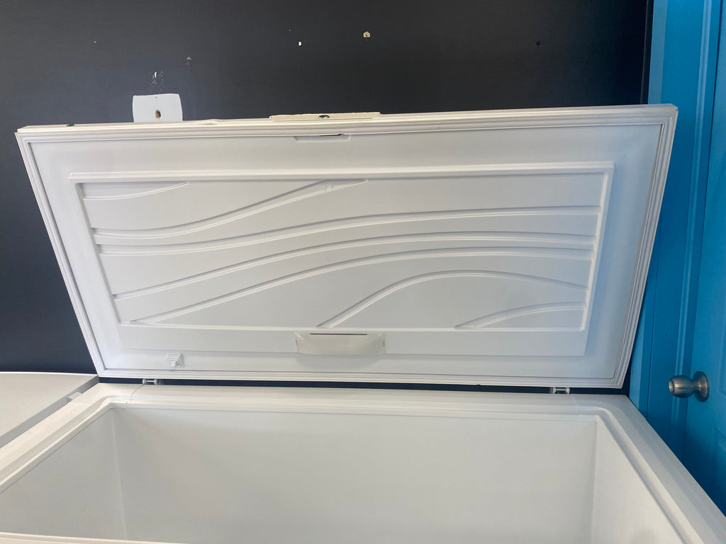 16 cuft Frigidaire White Chest Freezer “used”