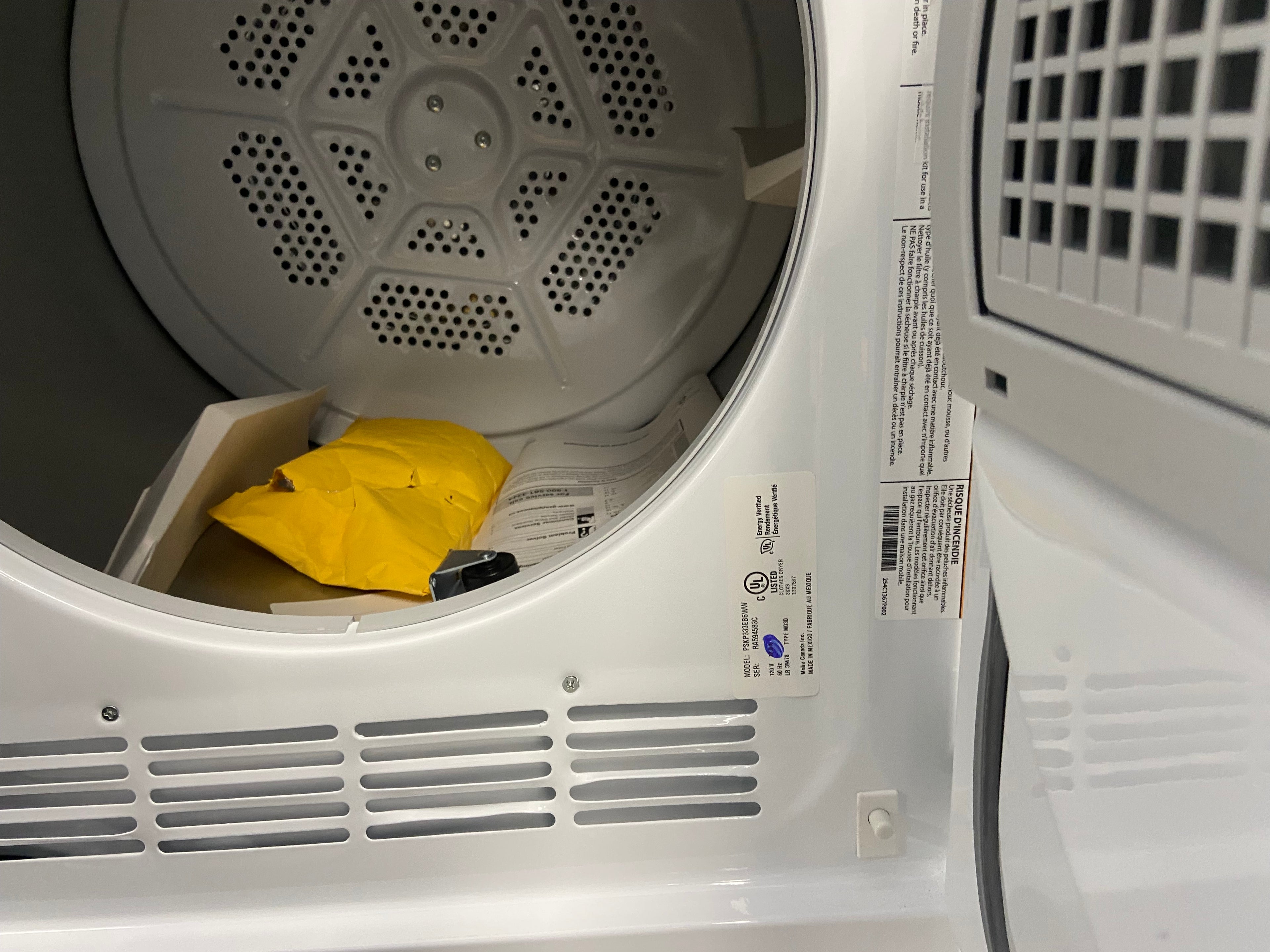 GE PSKP333EB6WW Electric Dryer, 3.6 cu. ft. Dryer Capacity, 3 Dry Cycles, 3 Temperature Settings, Vented, White colour 120 Volts