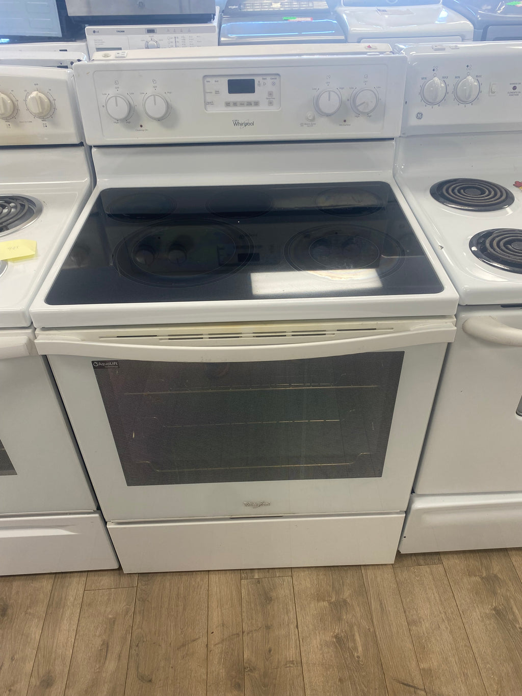 Whirlpool 30” stove in White