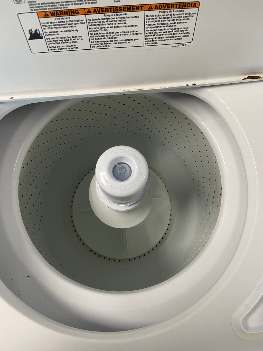 White 27” Kenmore 110. 29672800 Top Load Washer (Refurbished)