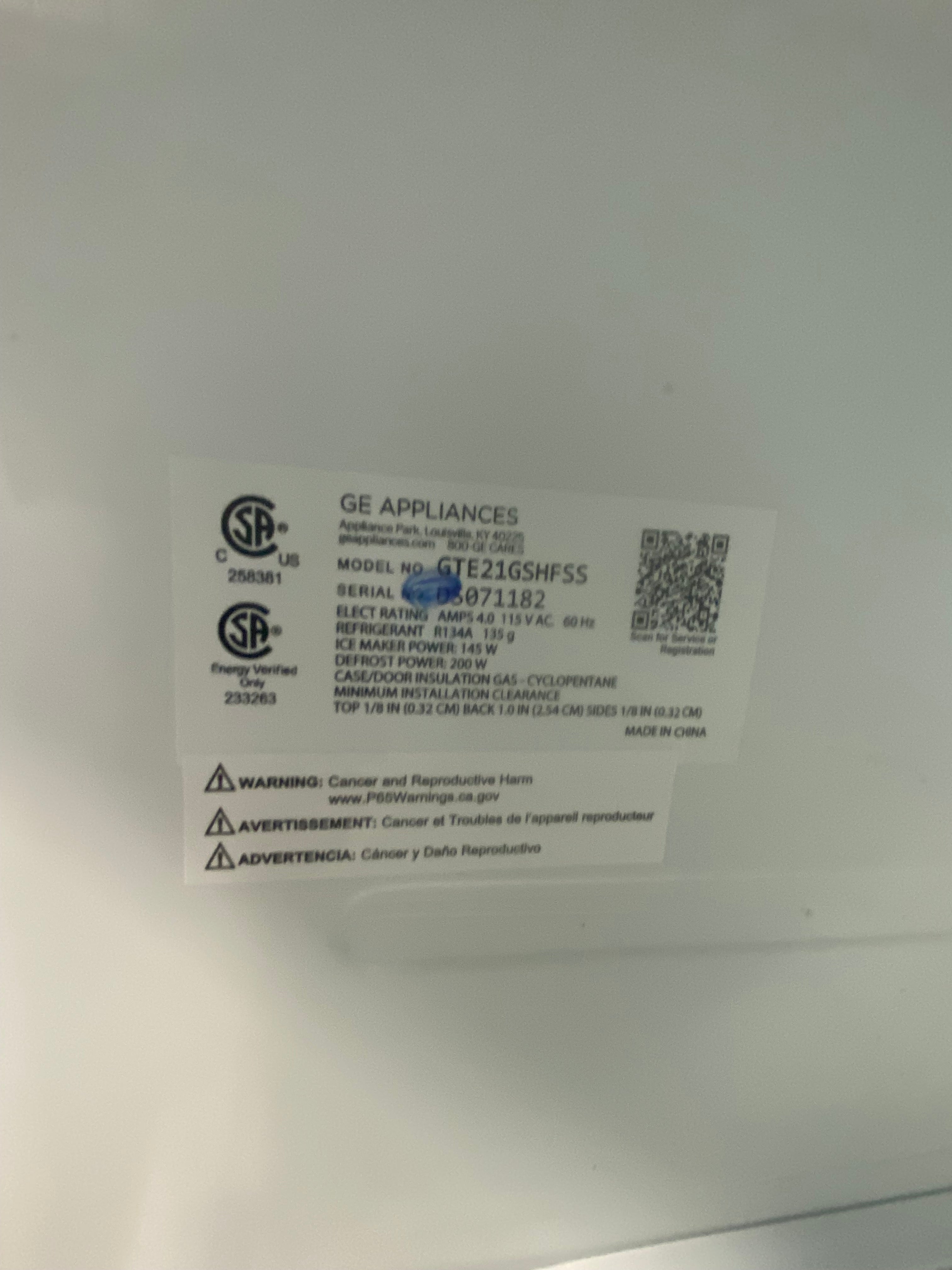 33 inch GE® ENERGY STAR® 21.1 Cu. Ft. Top-Freezer Refrigerator GTE21GSHSS "Refurbished"
