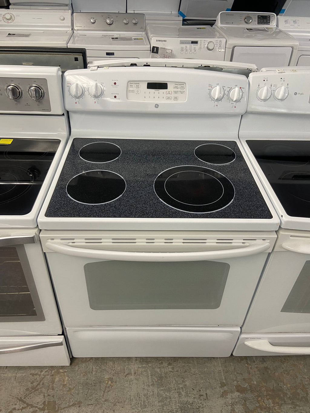 White 30” GE JCBP660DT1W Glass Top Stove (Refurbished)