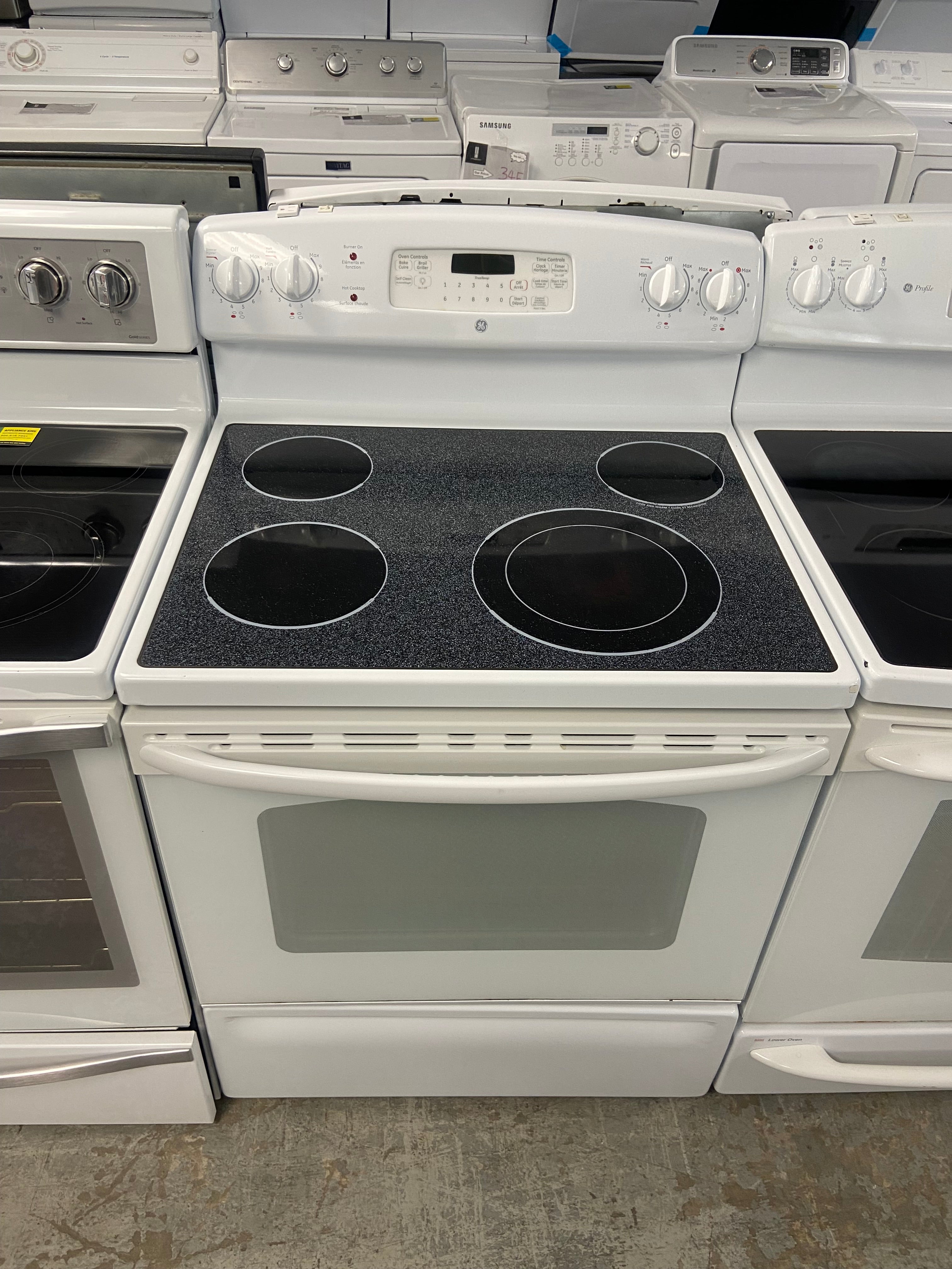 White 30” GE JCBP660DT1W Glass Top Stove (Refurbished)