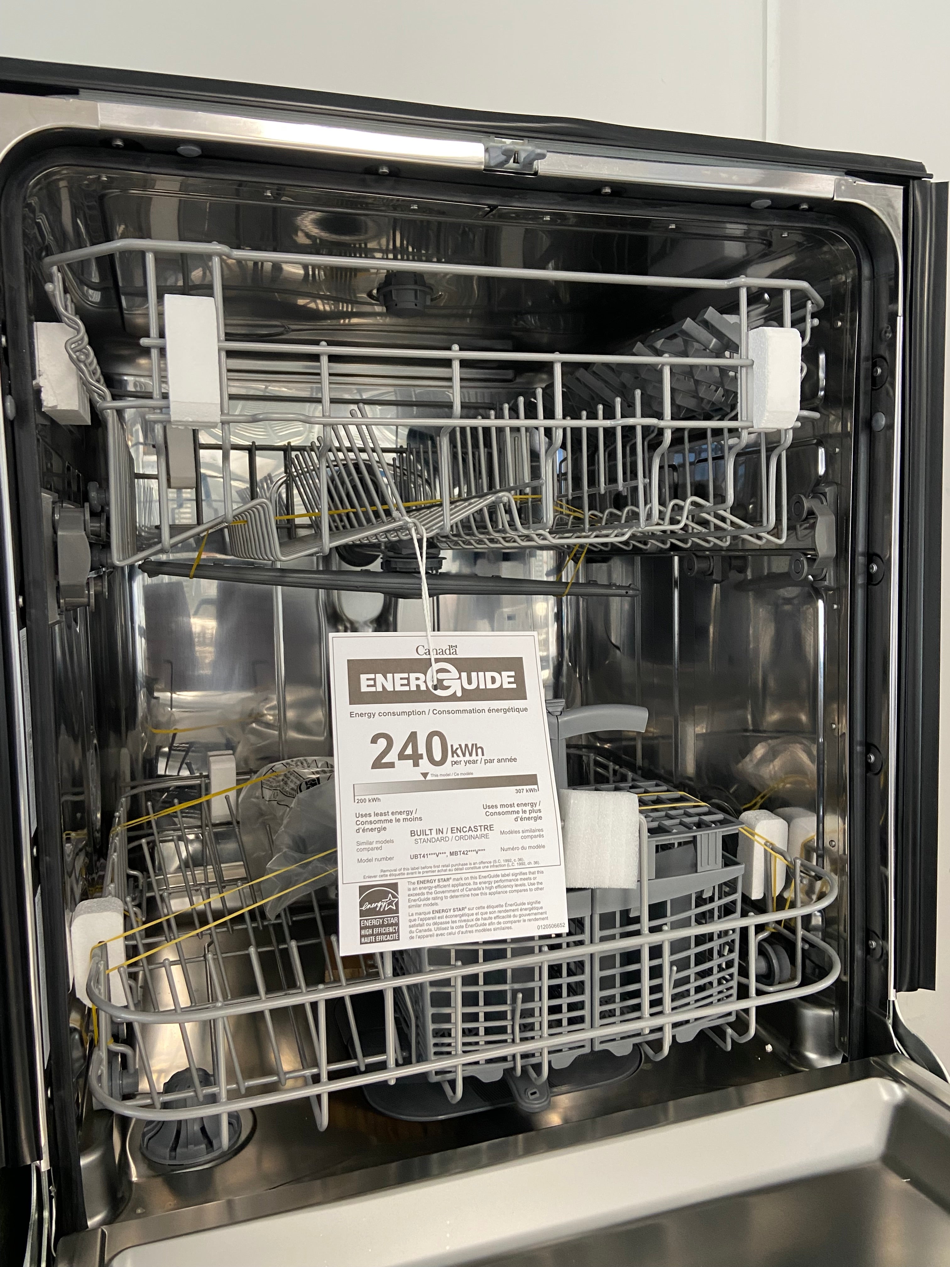 Moffat MBT425SGV0WW Dishwasher, 24 inch Exterior Width, 51 dB Decibel Level, Fully Integrated, Stainless Interior, 3 Wash Cycles, 12 Capacity (Place Settings), Hard Food Disposal, 2 Loading Racks, White colour