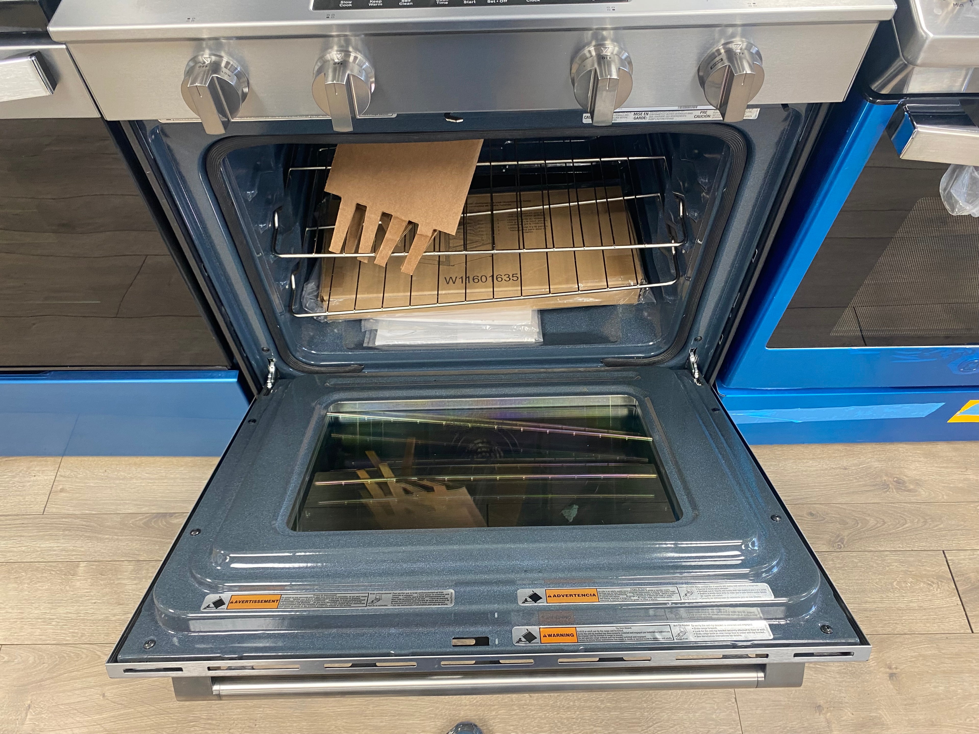 30 inch Stainless steel Maytag YMSES7030SZ Electric Range, 5.3 cu. ft. Capacity, with Air Fry "Fingerprint resistant"