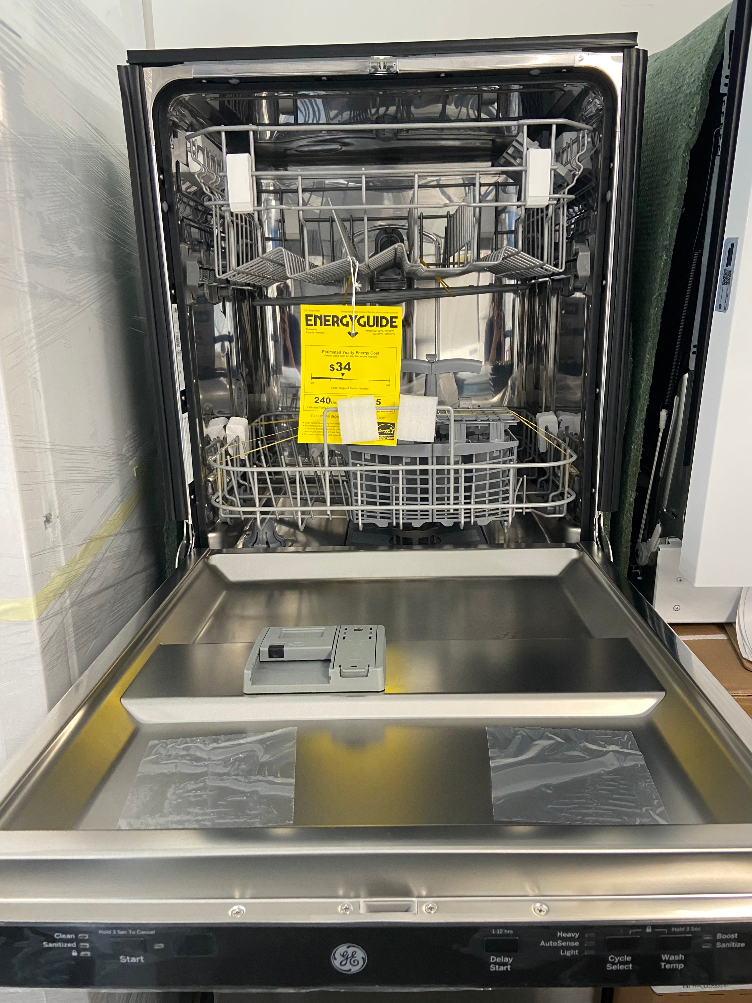 24" Stainless steel GE dishwasher with Stainless Steel Tub GDT225SSL2SS 51 dBA - ENERGY STAR® "New" built in