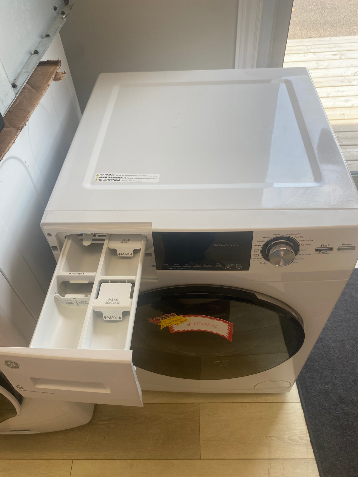 24” GE washer dryer combo, 2 in 1 "Scratch and Dent" Like New