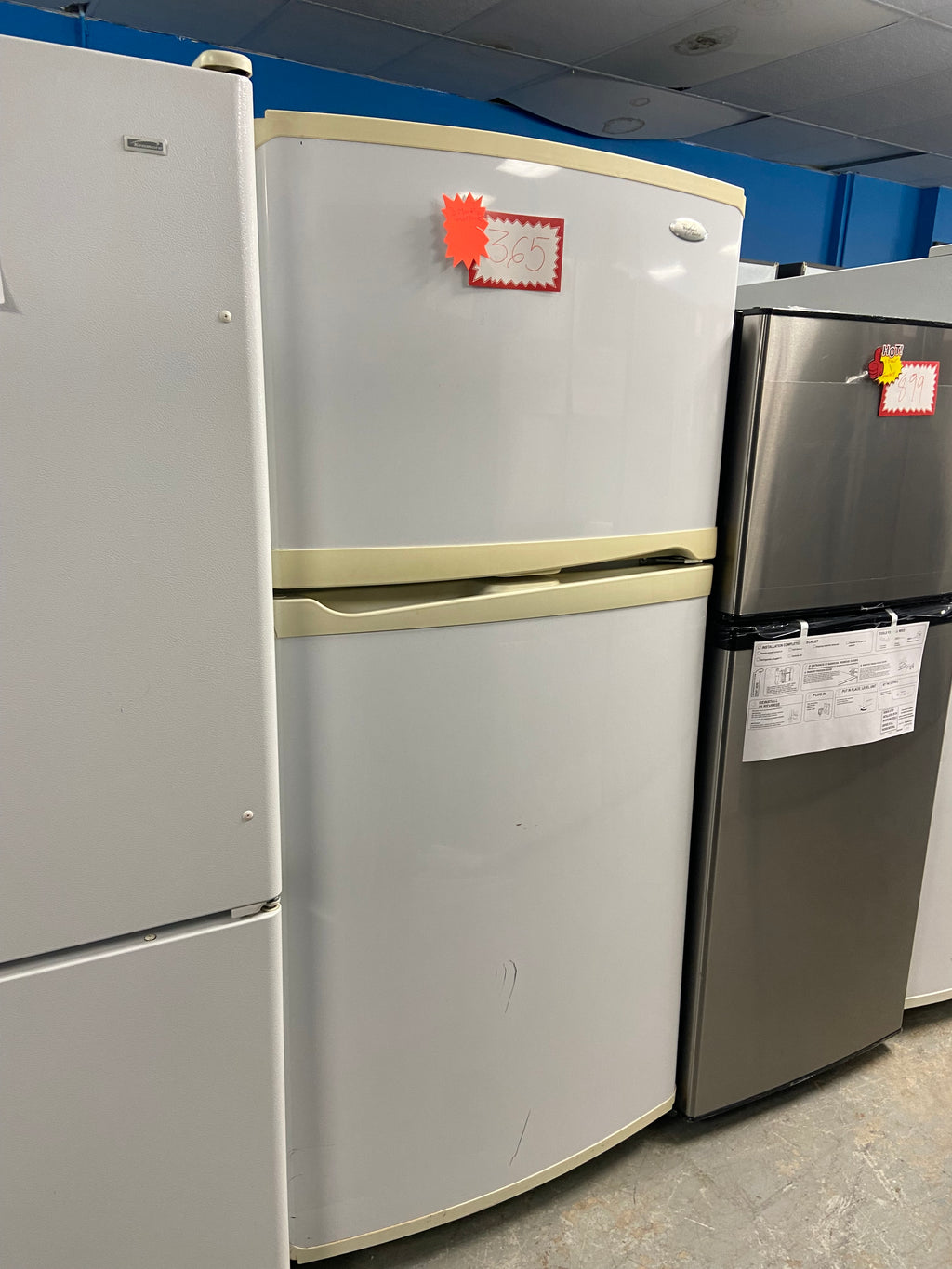 30” Whirlpool GR9FHKXVQ00 Top Freezer Refrigerator, 18.9 cu. ft. Capacity