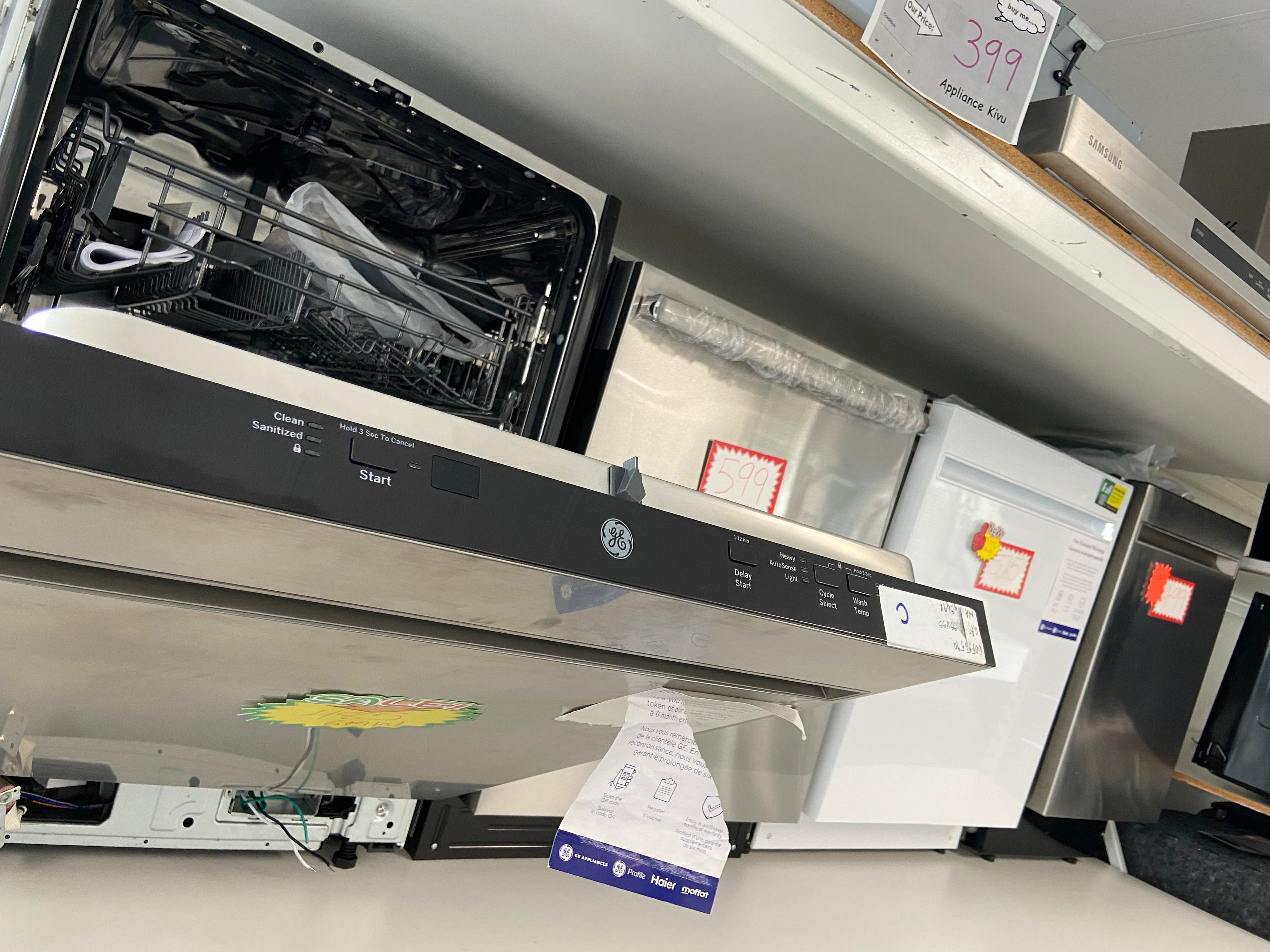 Stainless GE GBT500SSV0SS Dishwasher (Scratch and Dent)