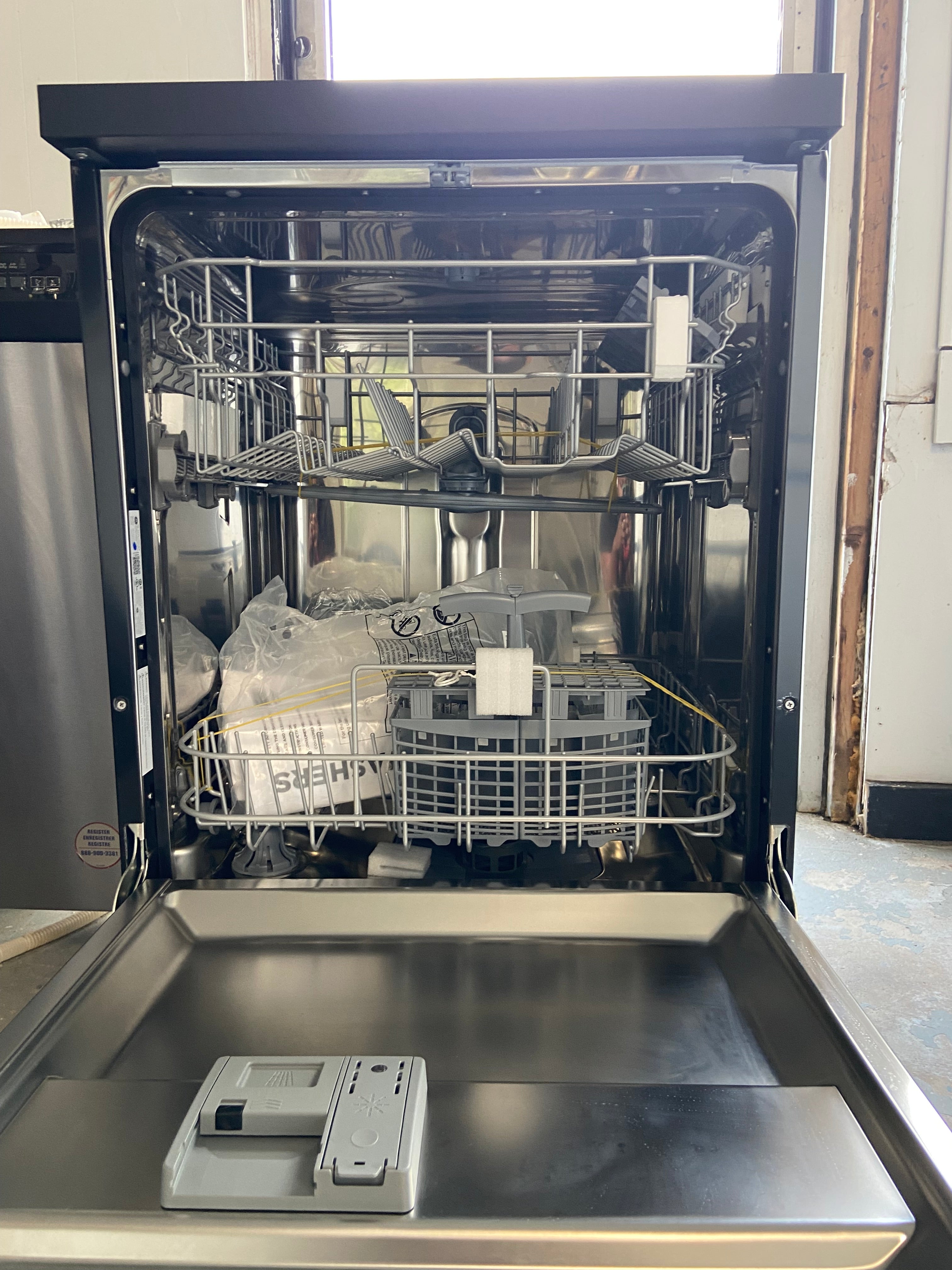 Stainless GE GPT225SSL2SS Portable Dishwasher (Scratch and Dent)