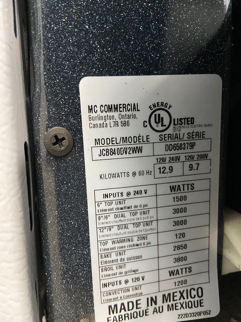 White GE JCB840DV2WW Glass Top Stove (Scratch and Dent)