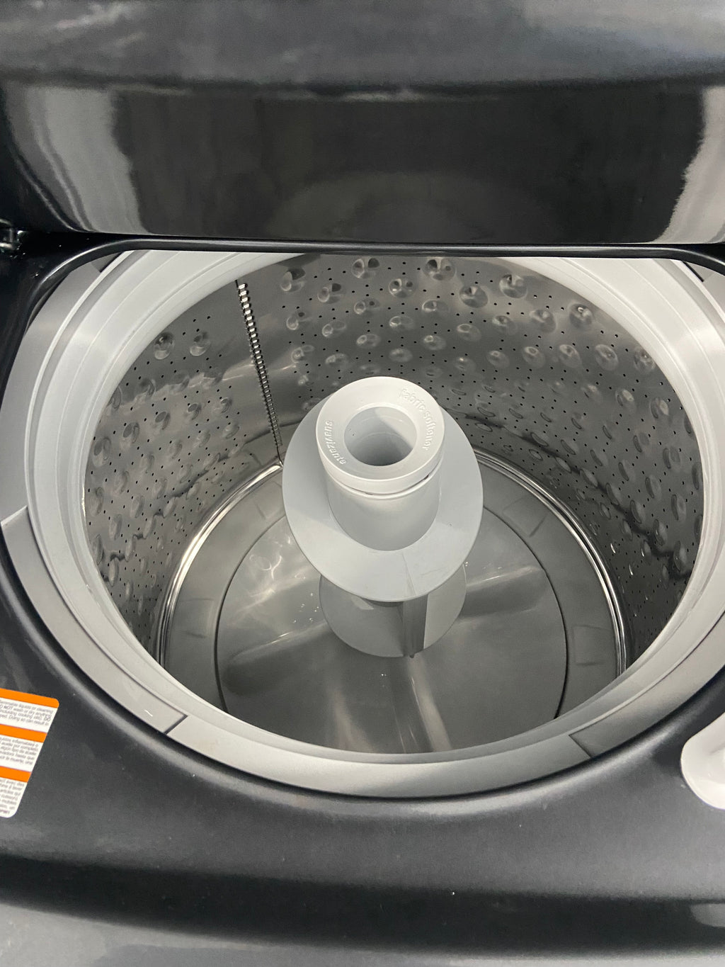27” GE GUD37ESMM1DG Laundry Center, Contains Agitator Washer: 4.4 cu. ft. Capacity,11 Wash Cycles, 800 RPM Spin Speed, Dryer: 5.9 cu. ft. Capacity, Electric