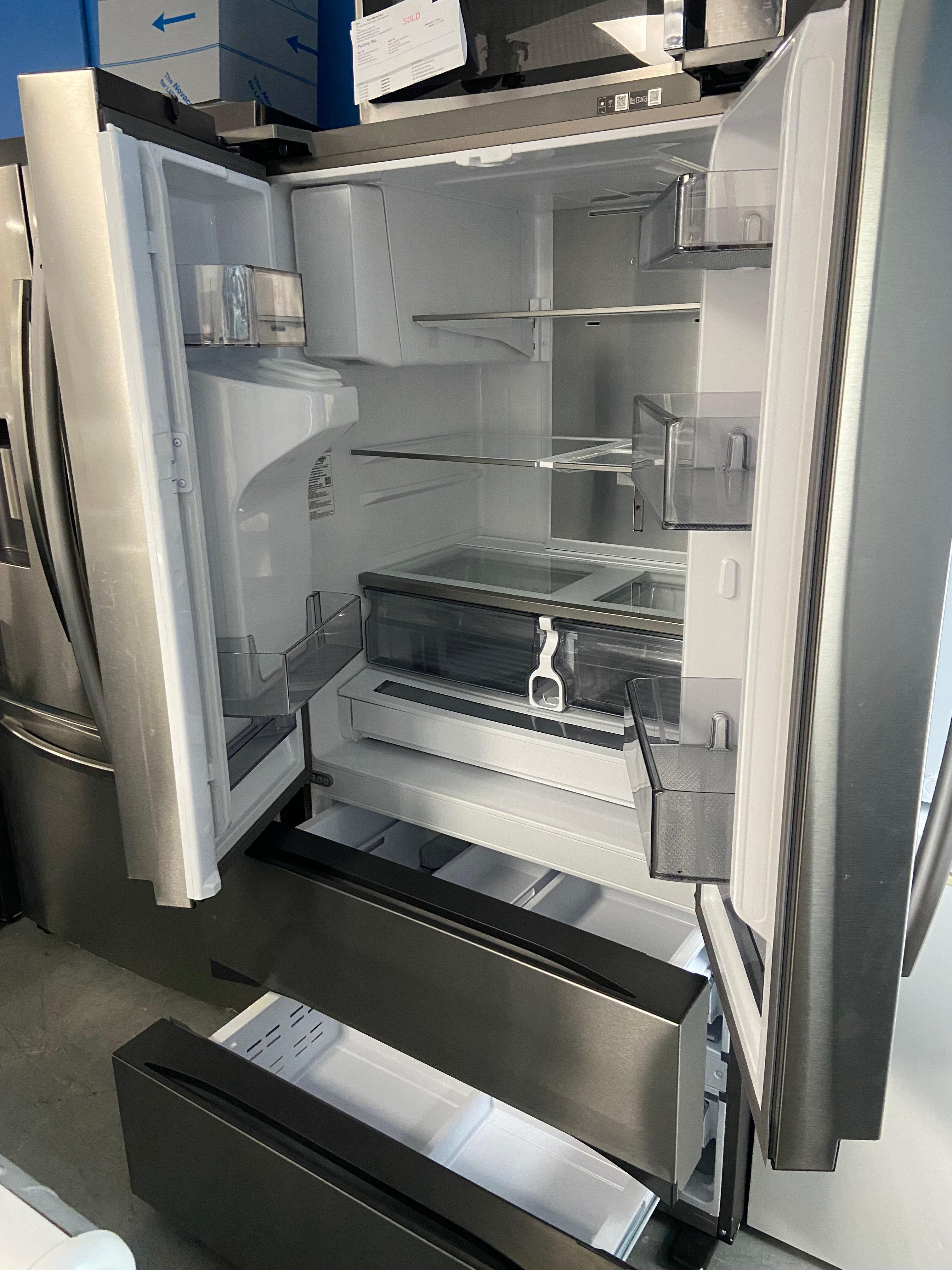Samsung Stainless Fridge with water dispenser and ice maker