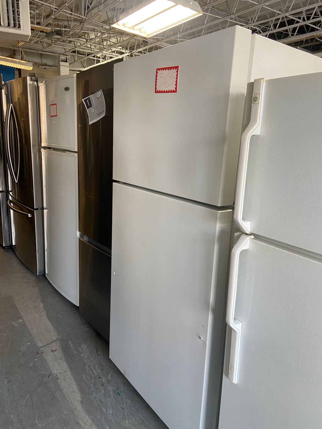 30” White Kenmore 106.60992990 Refrigerator with warranty