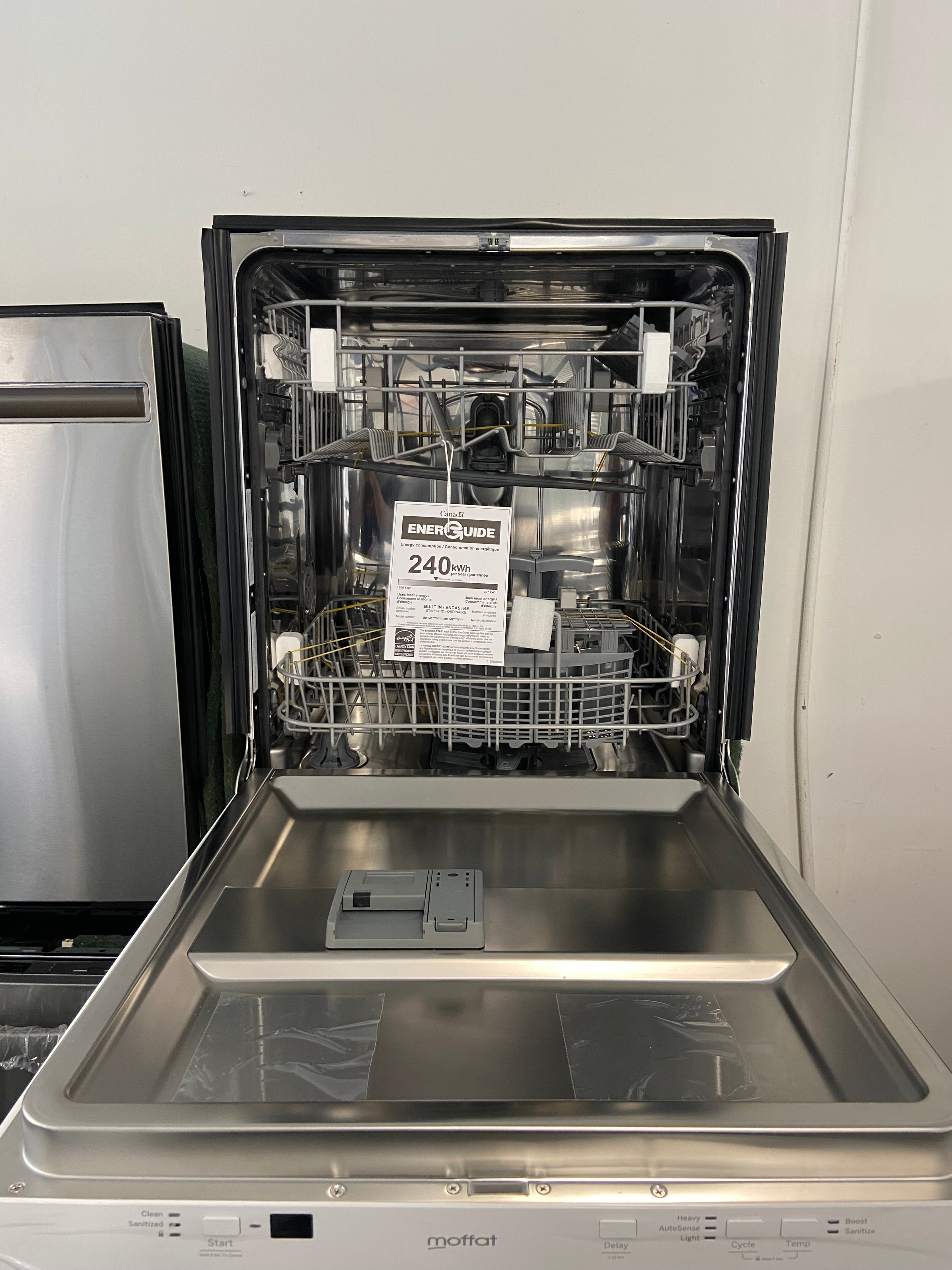 Moffat MBT425SGV0WW Dishwasher, 24 inch Exterior Width, 51 dB Decibel Level, Fully Integrated, Stainless Interior, 3 Wash Cycles, 12 Capacity (Place Settings), Hard Food Disposal, 2 Loading Racks, White colour