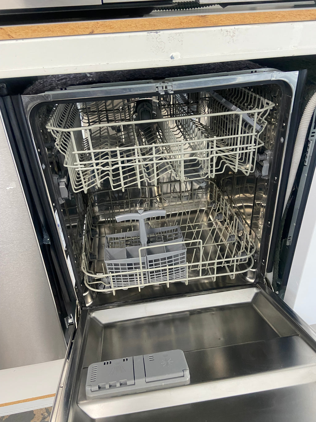 GE Built in 24" Stainless Dishwasher "scratch and Dent"