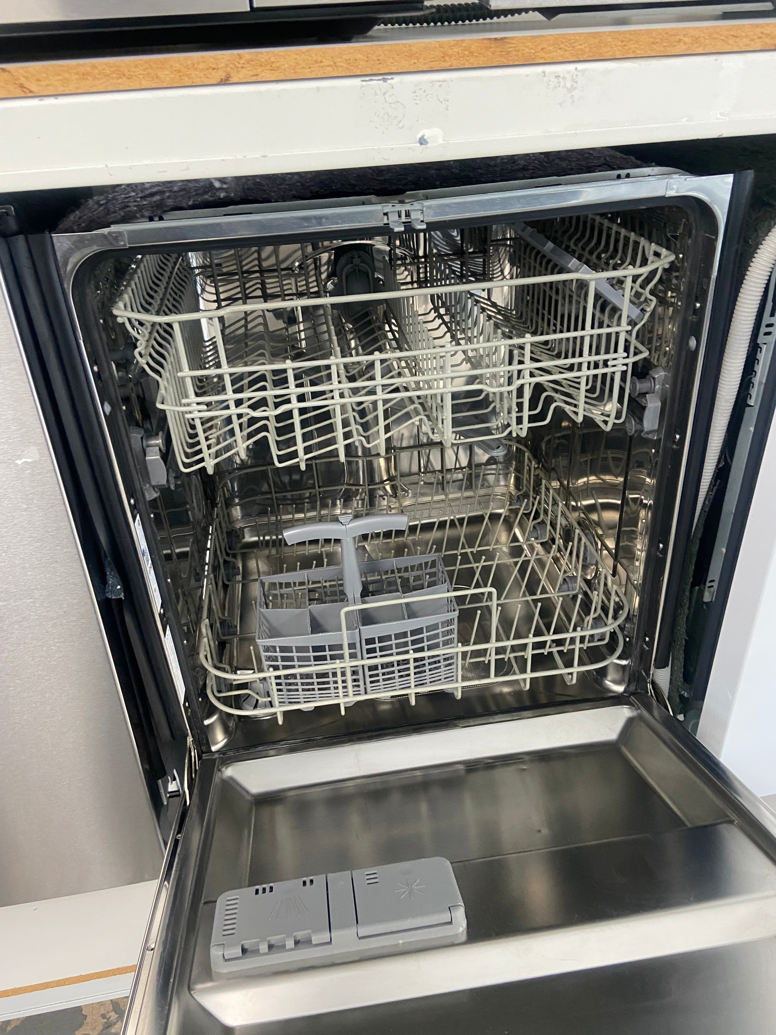 GE Built in 24" Stainless Dishwasher "scratch and Dent"