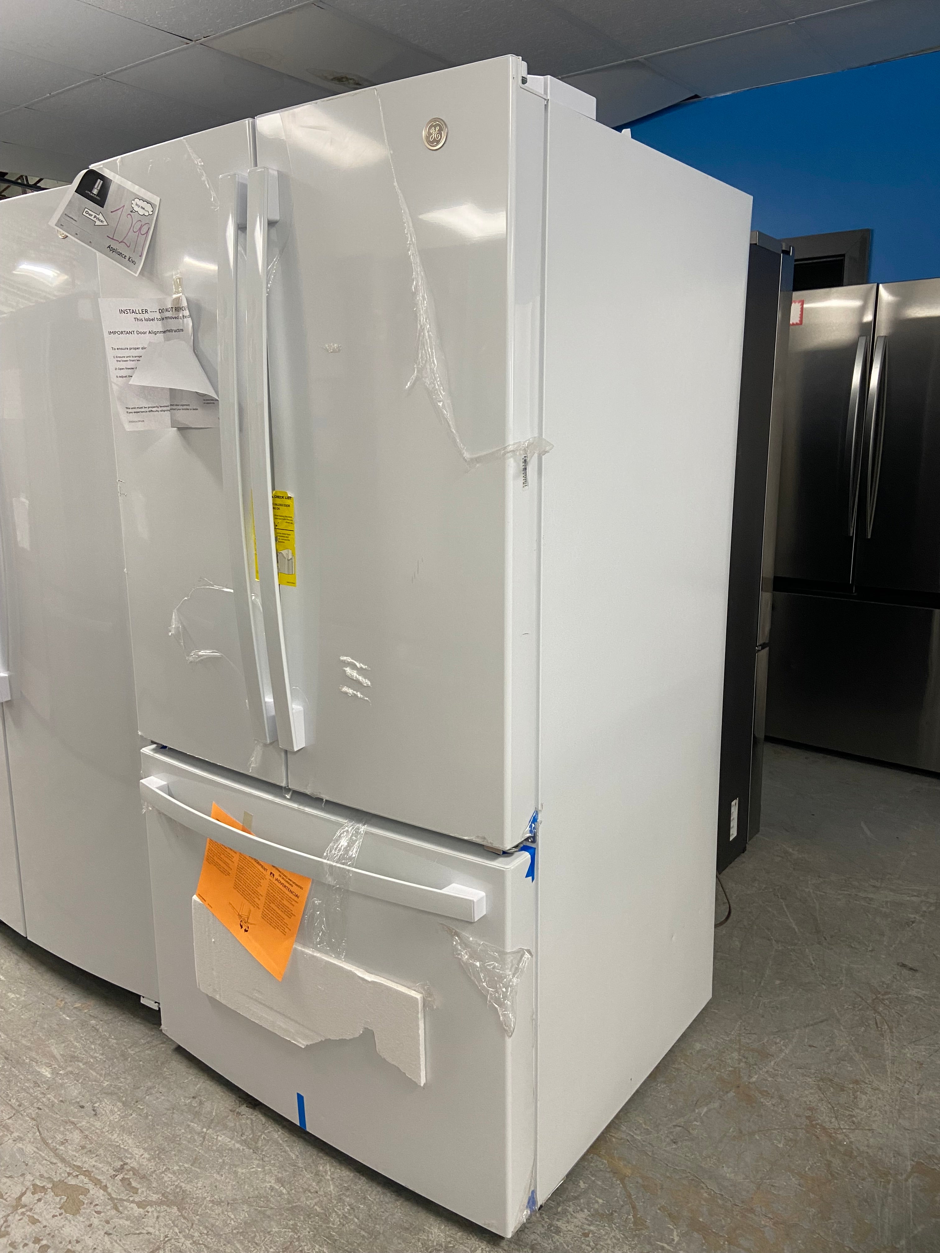 GE GNE27JGMYFWW French Door Refrigerator, 36 inch Width, 26.7 cu. ft. Capacity, Water Dispenser (Interior), Ice Dispenser (Freezer Located), White colour