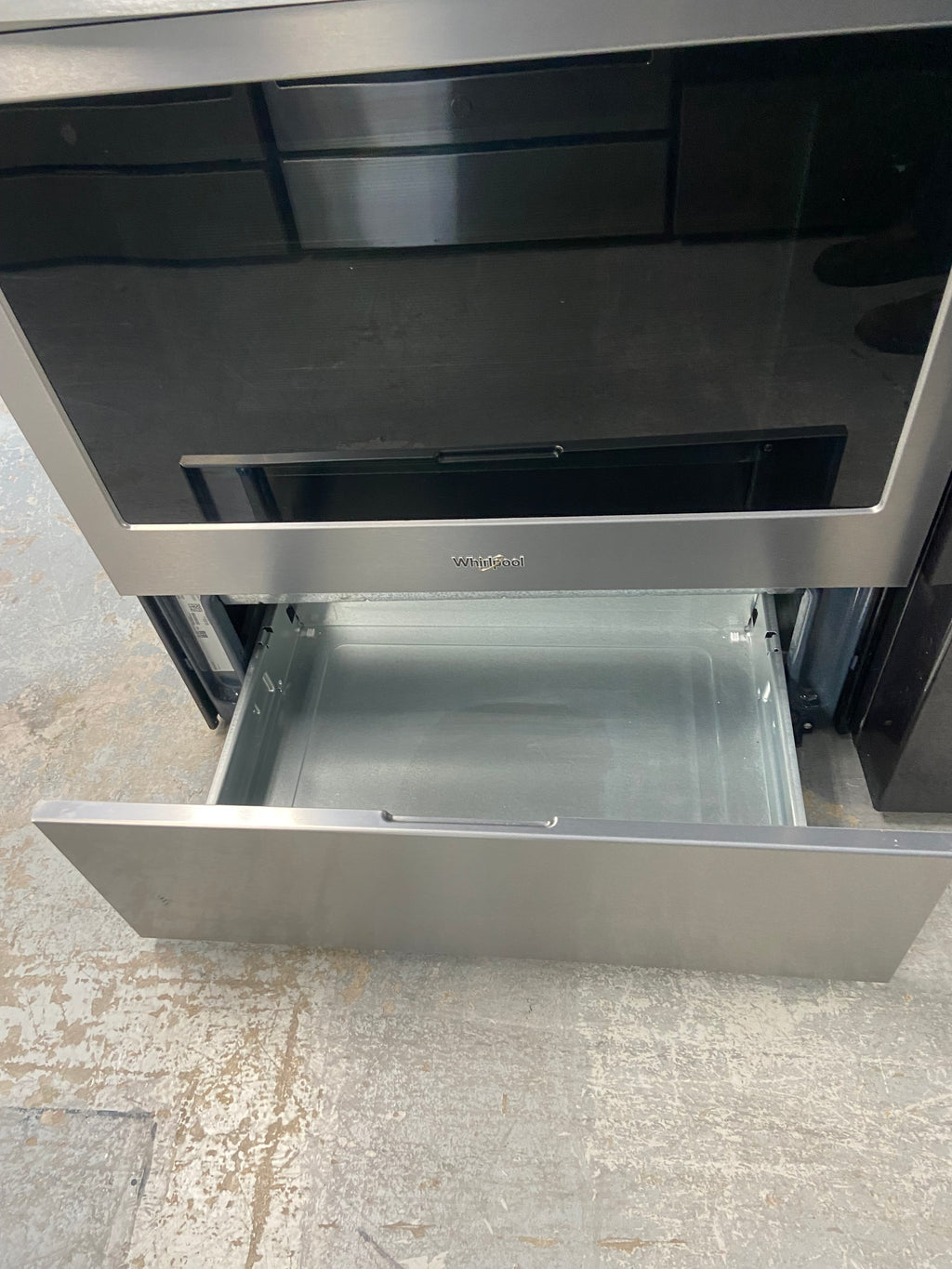 Stainless 30” Whirlpool YWFE550S0HZ1 Glass Top Stove (Refurbished)