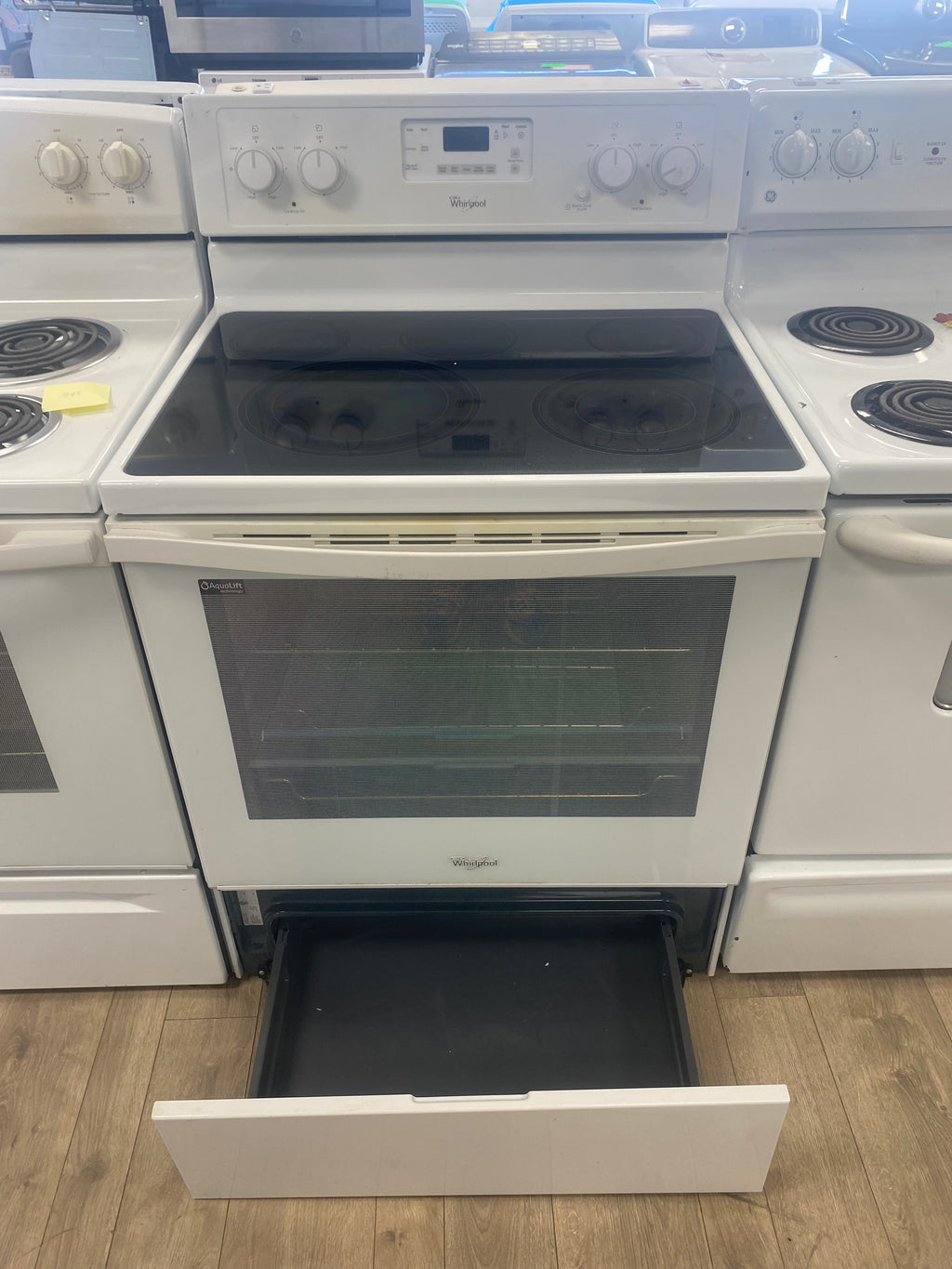 Whirlpool 30” stove in White