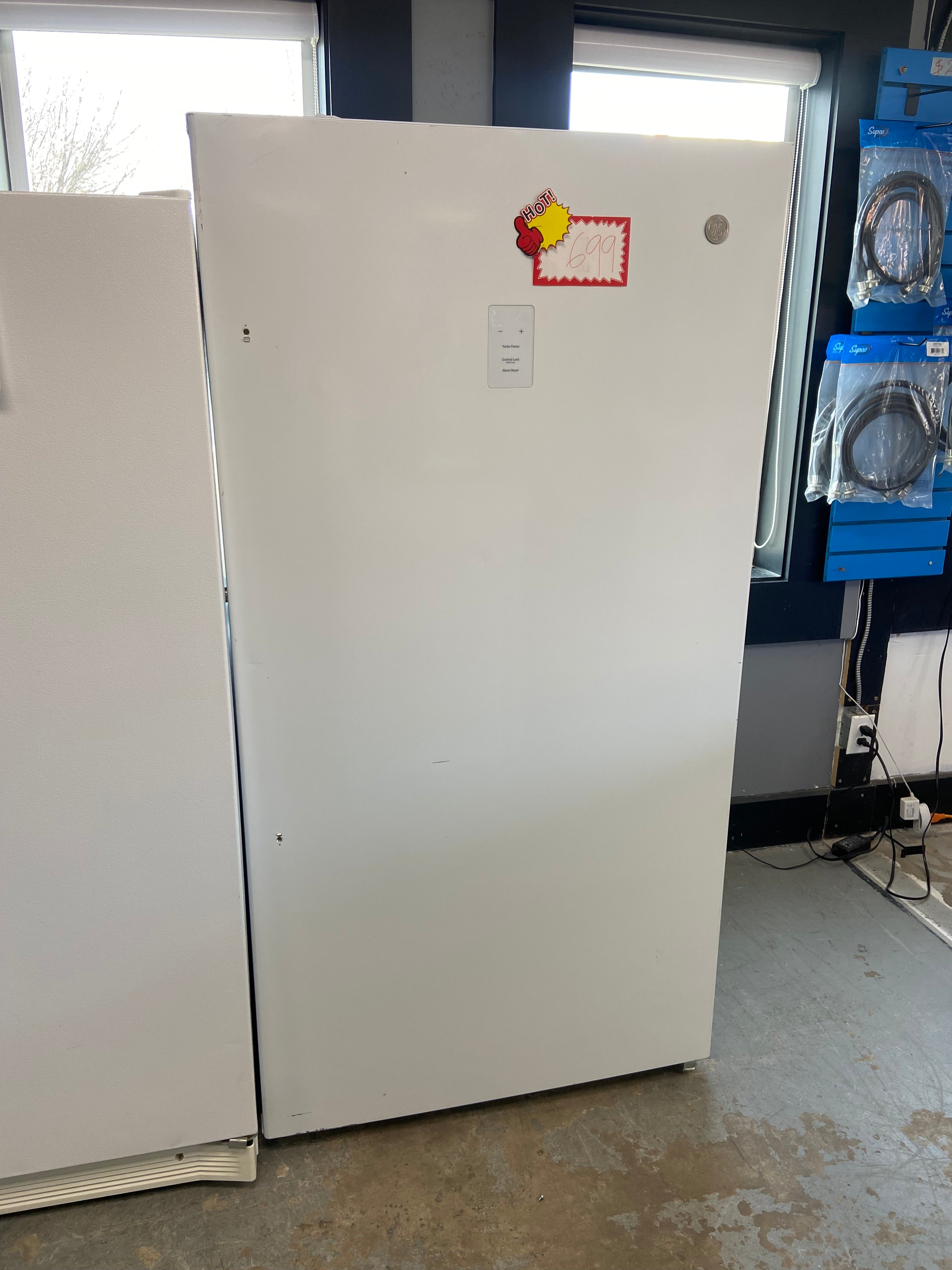 GE FUF17SMRFWW Upright Freezer, 33 inch Width, 17.3 cu. ft. Capacity, Frost Free, Interior Light (Freezer)