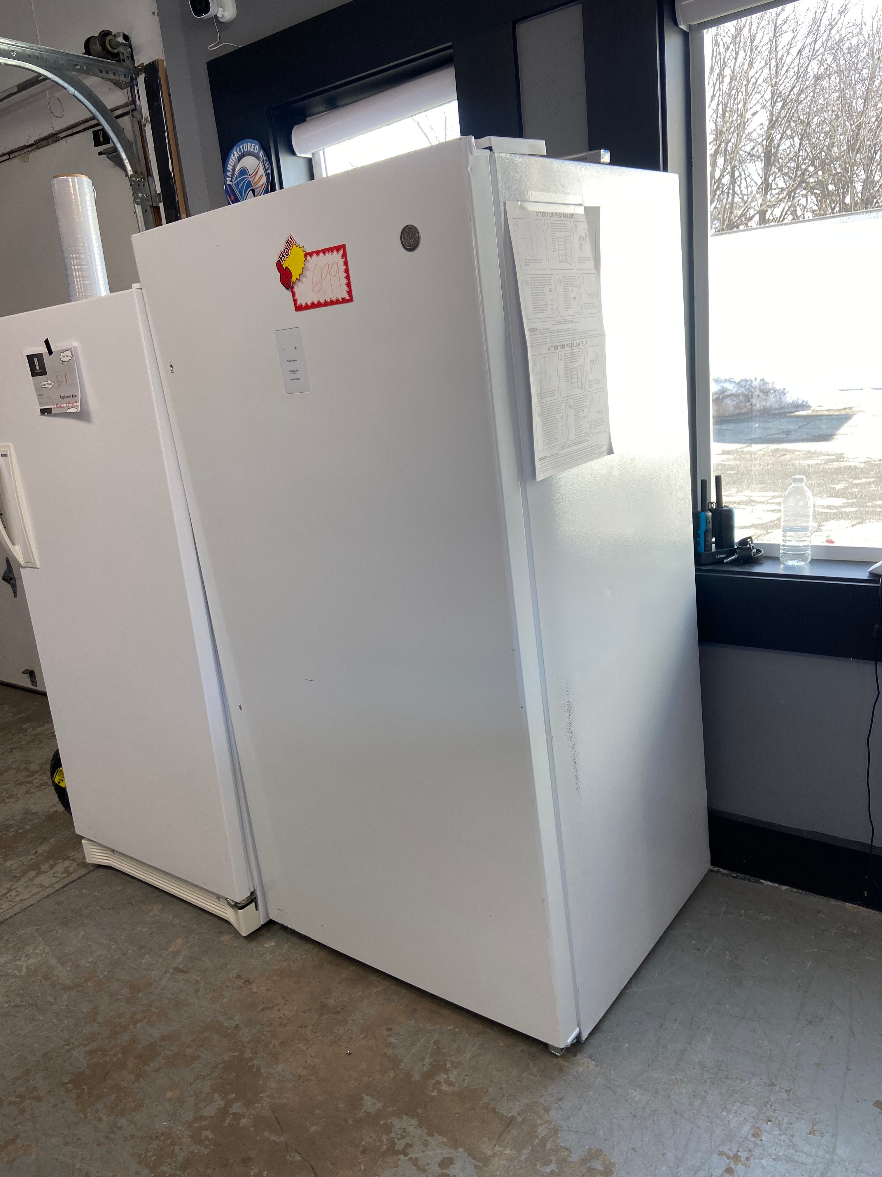 GE FUF17SMRFWW Upright Freezer, 33 inch Width, 17.3 cu. ft. Capacity, Frost Free, Interior Light (Freezer)