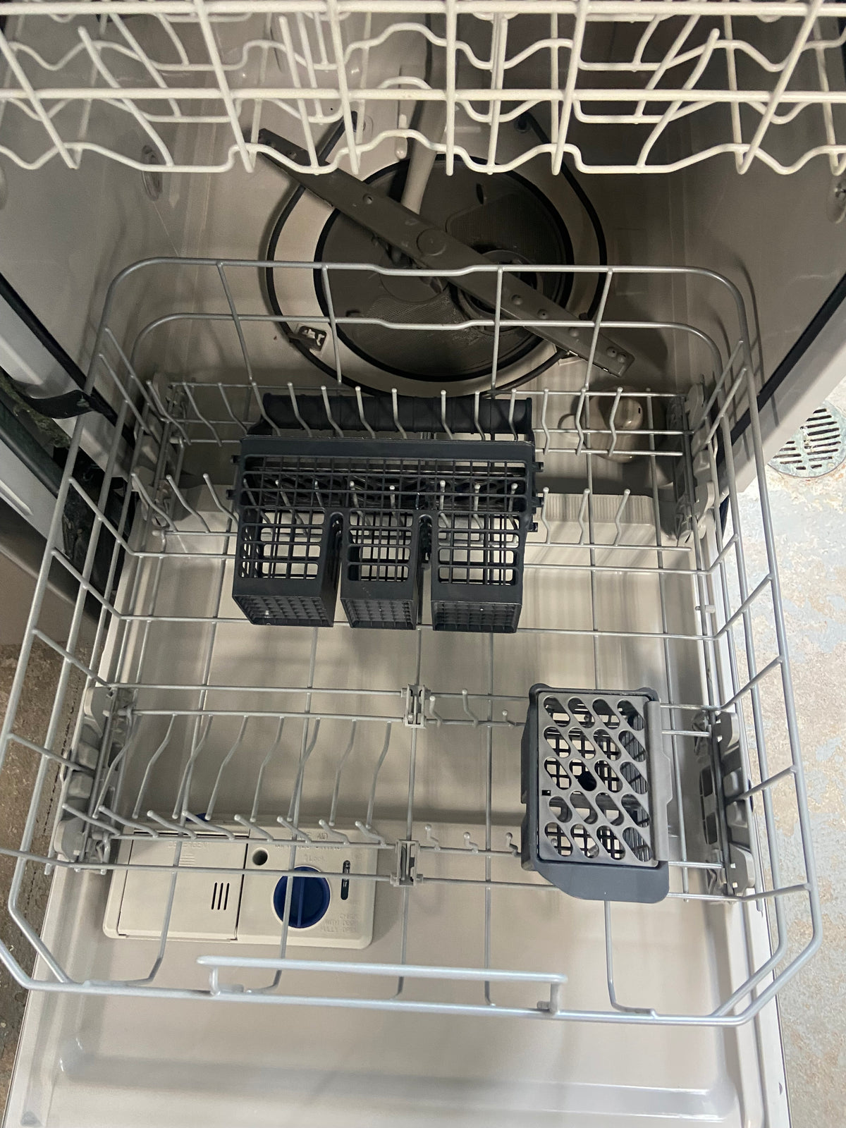 Stainless 24” Whirlpool WDF331PAHS1 Dishwasher (Refurbished)