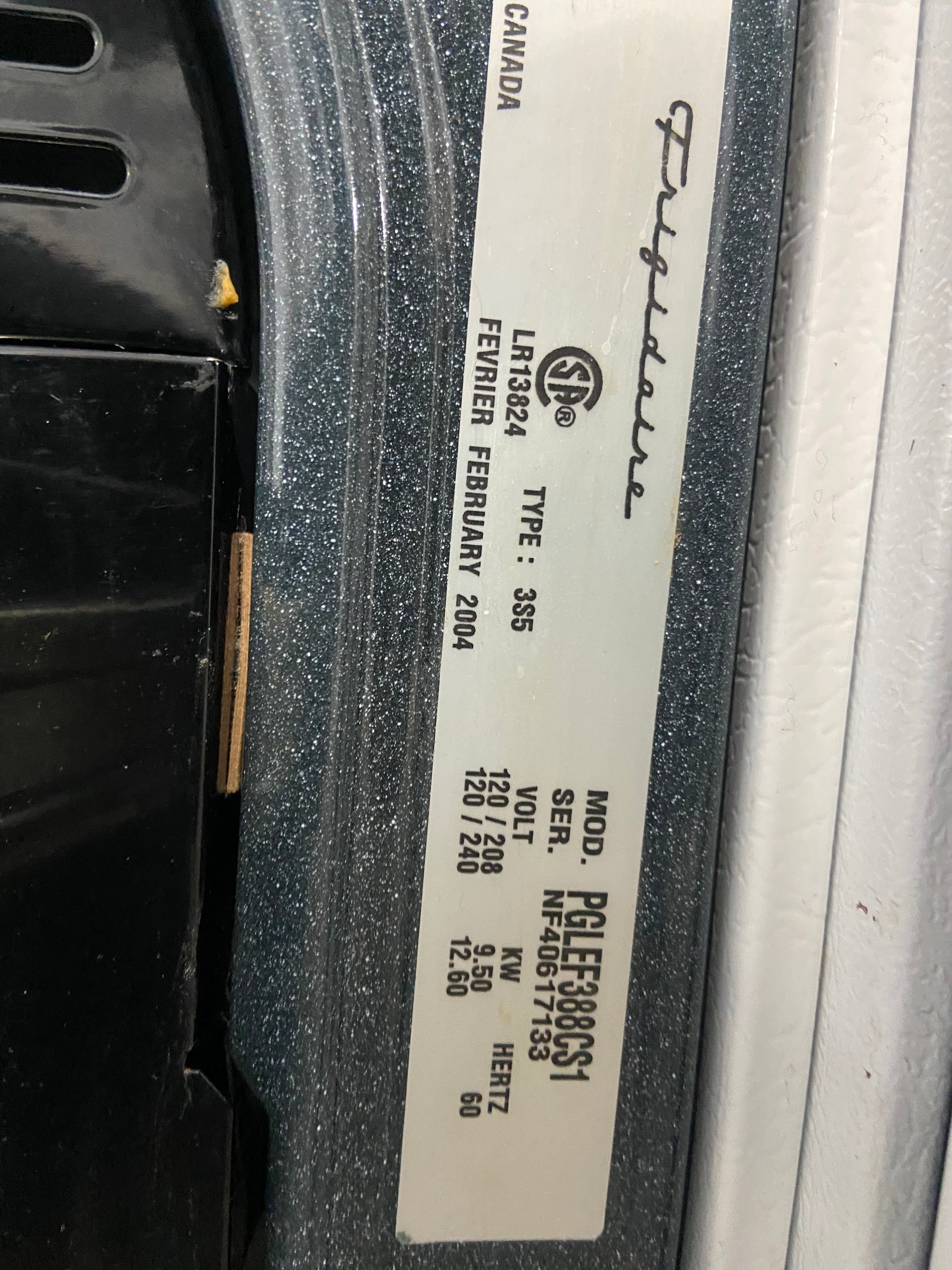 White 30” Frigidaire PGLEF388CS1 Glass Top Stove "Refurbished"