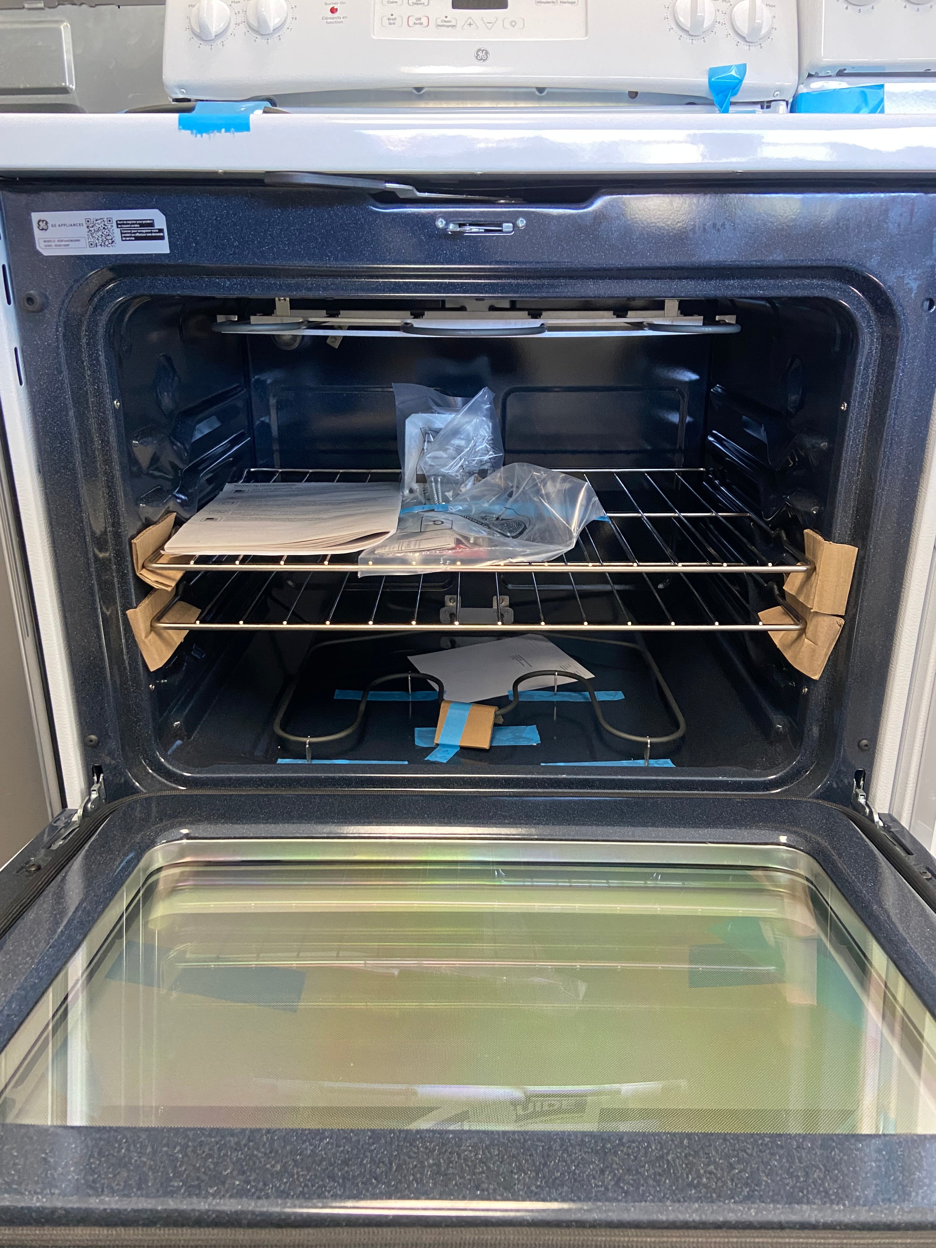 GE JCBP240DM5WW Electric Range, 5 cu. ft. Capacity, 30 inch Exterior Width, 4 Burners, Storage Drawer, Self Clean, 2,400 W Highest Element, White colour