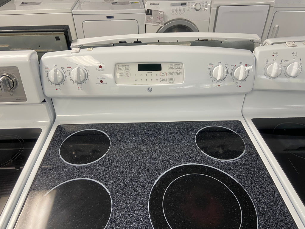 White 30” GE JCBP660DT1W Glass Top Stove (Refurbished)
