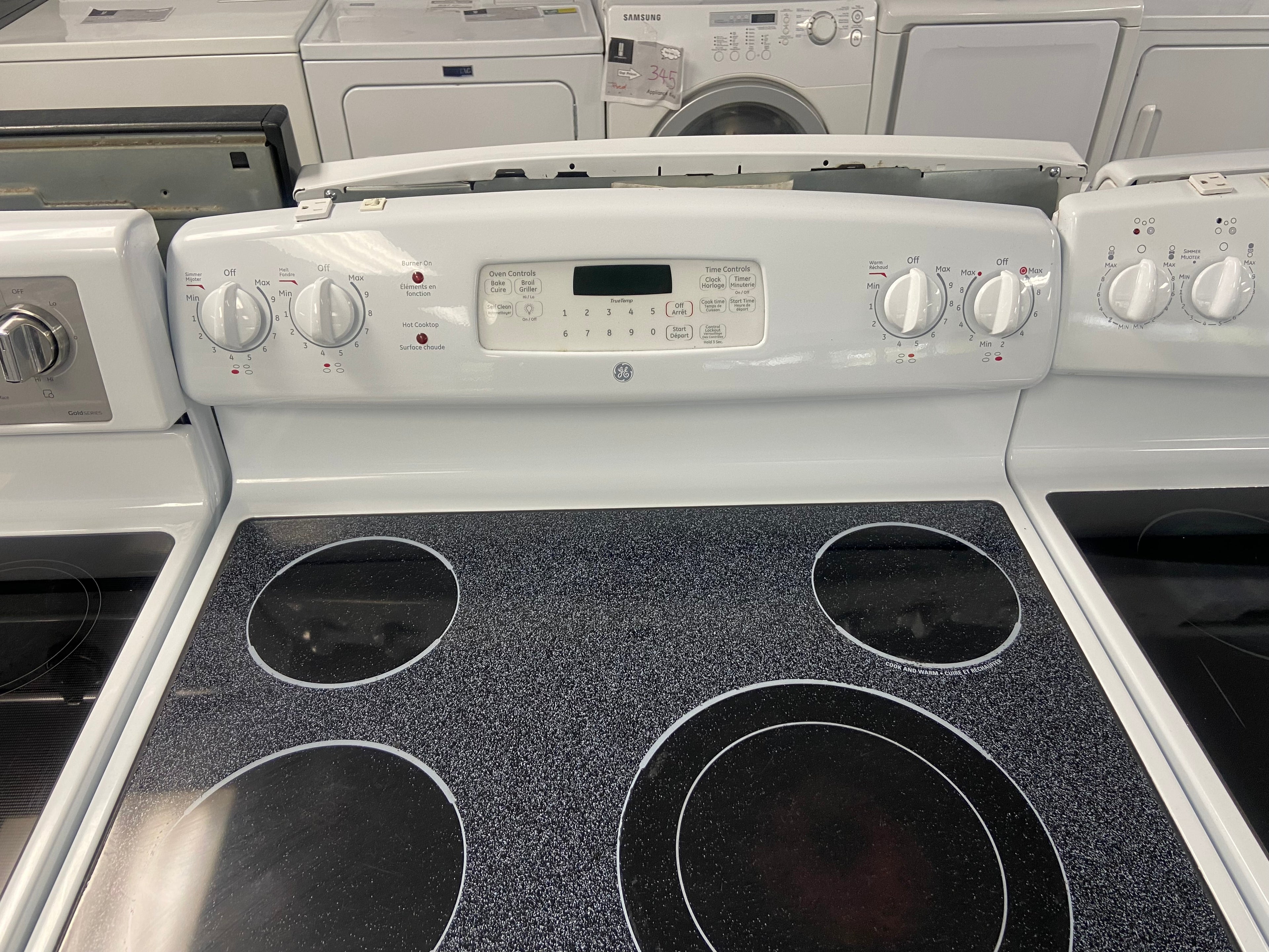 White 30” GE JCBP660DT1W Glass Top Stove (Refurbished)