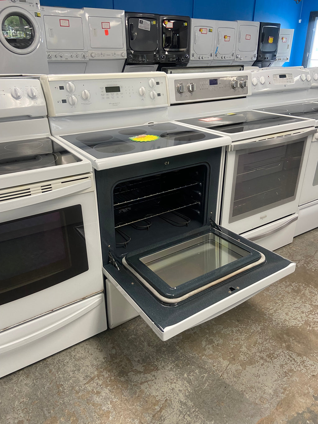 White 30” Frigidaire PGLEF388CS1 Glass Top Stove "Refurbished"