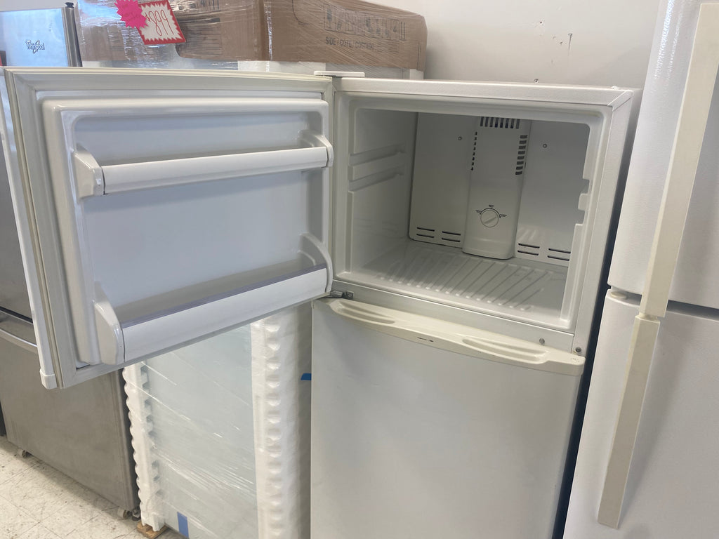 Whirlpool 24” fridge