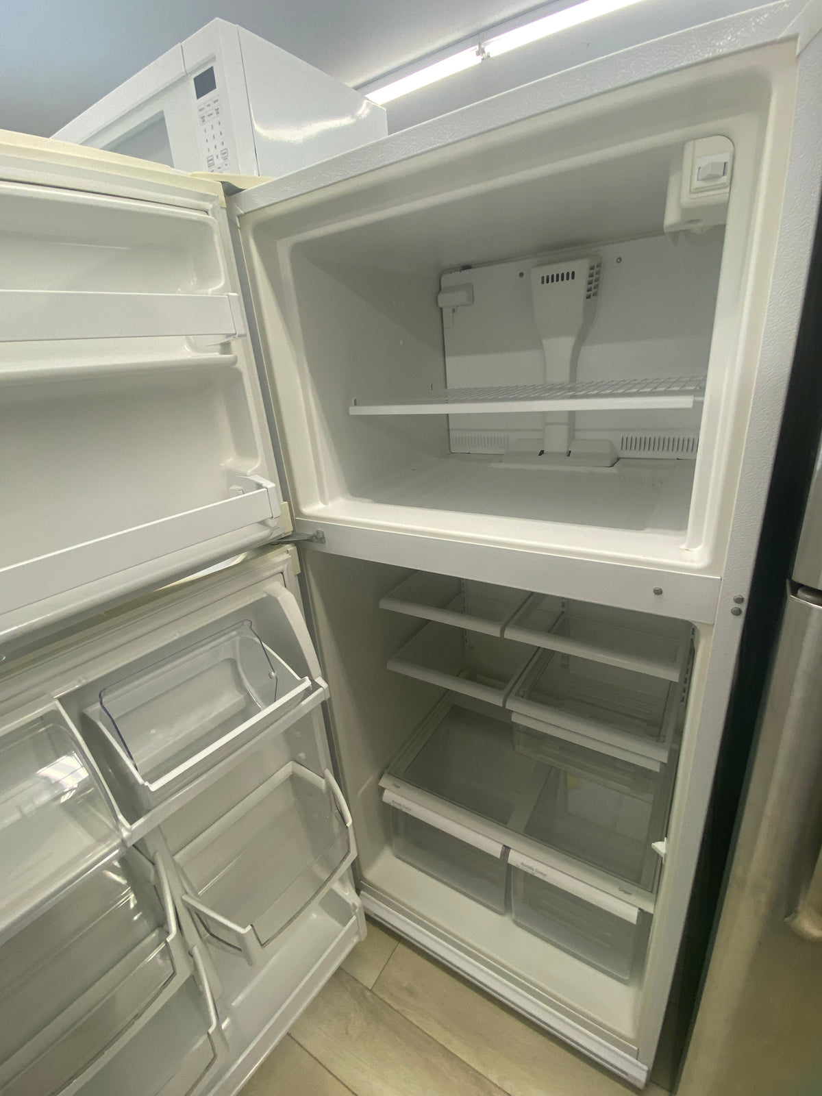 30” White whirlpool fridge "Refurbished"