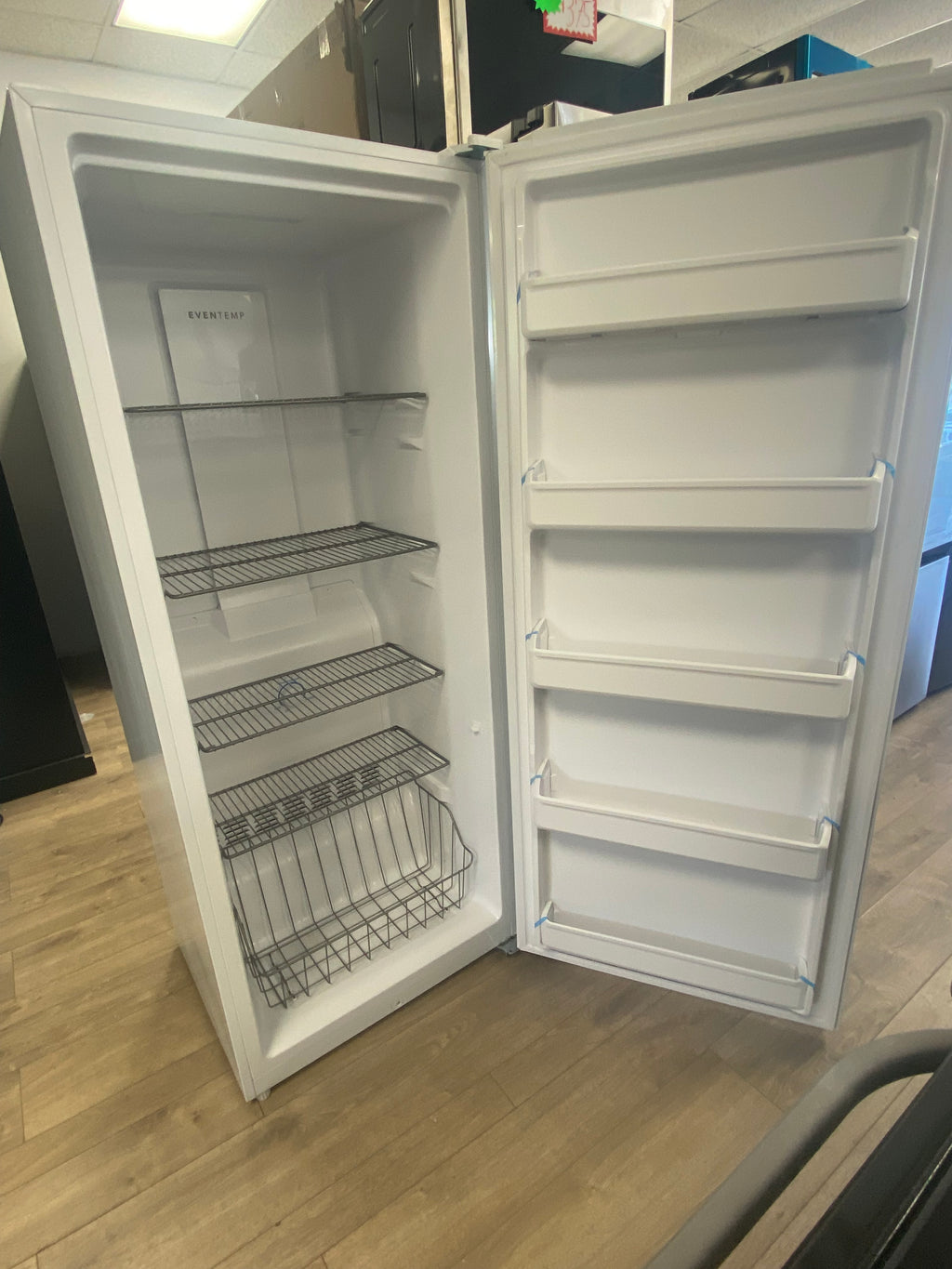 28” Frigidaire Upright/Stand Up freezer, White 'Refurbished'