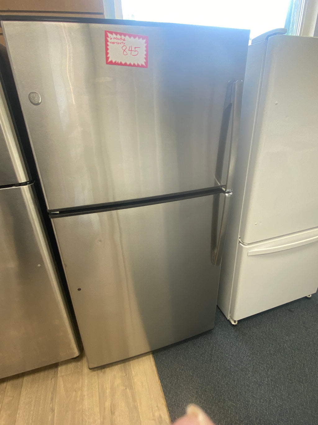33 inch GE® ENERGY STAR® 21.1 Cu. Ft. Top-Freezer Refrigerator GTE21GSHSS "Refurbished"