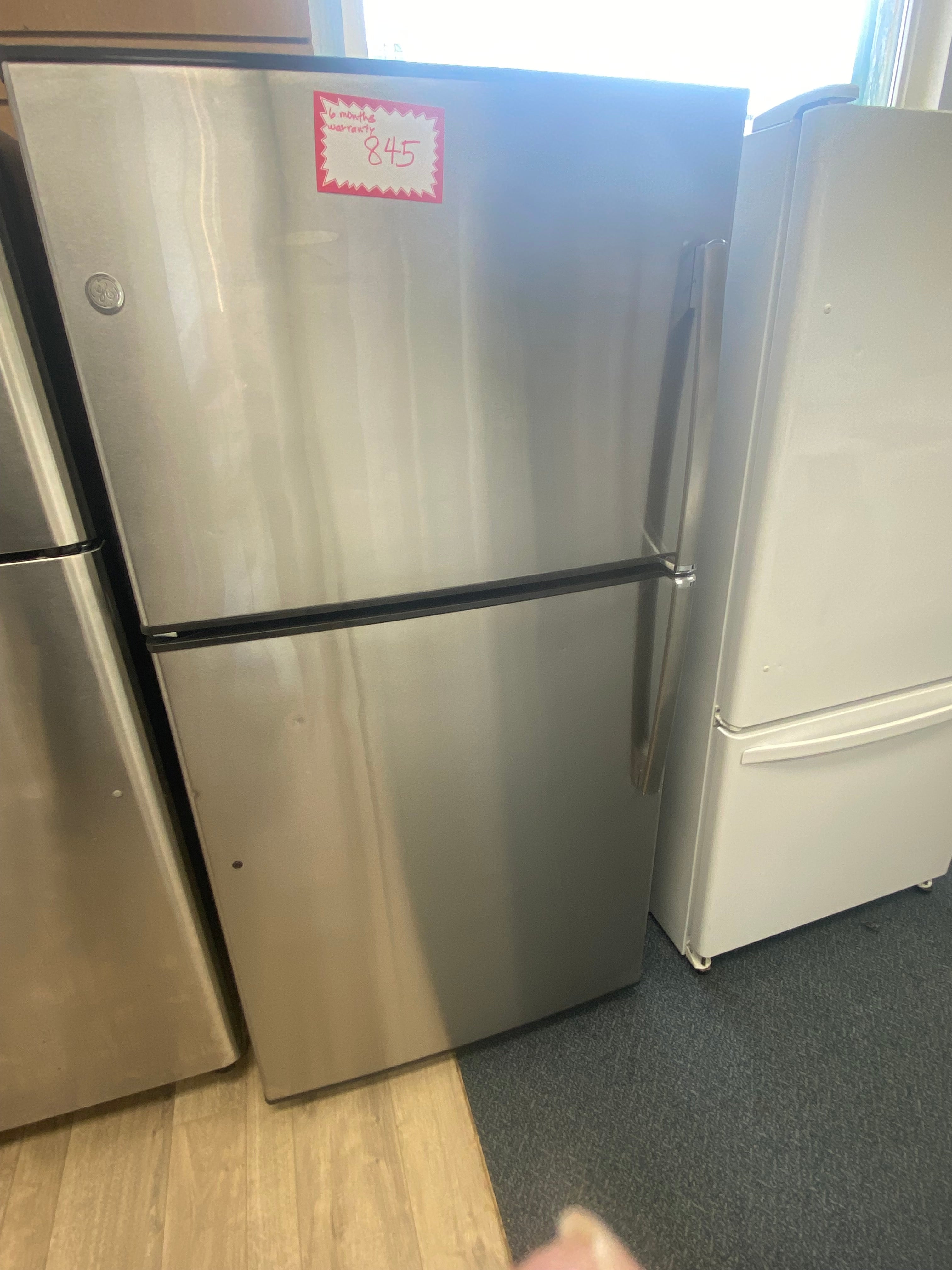 33 inch GE® ENERGY STAR® 21.1 Cu. Ft. Top-Freezer Refrigerator GTE21GSHSS "Refurbished"