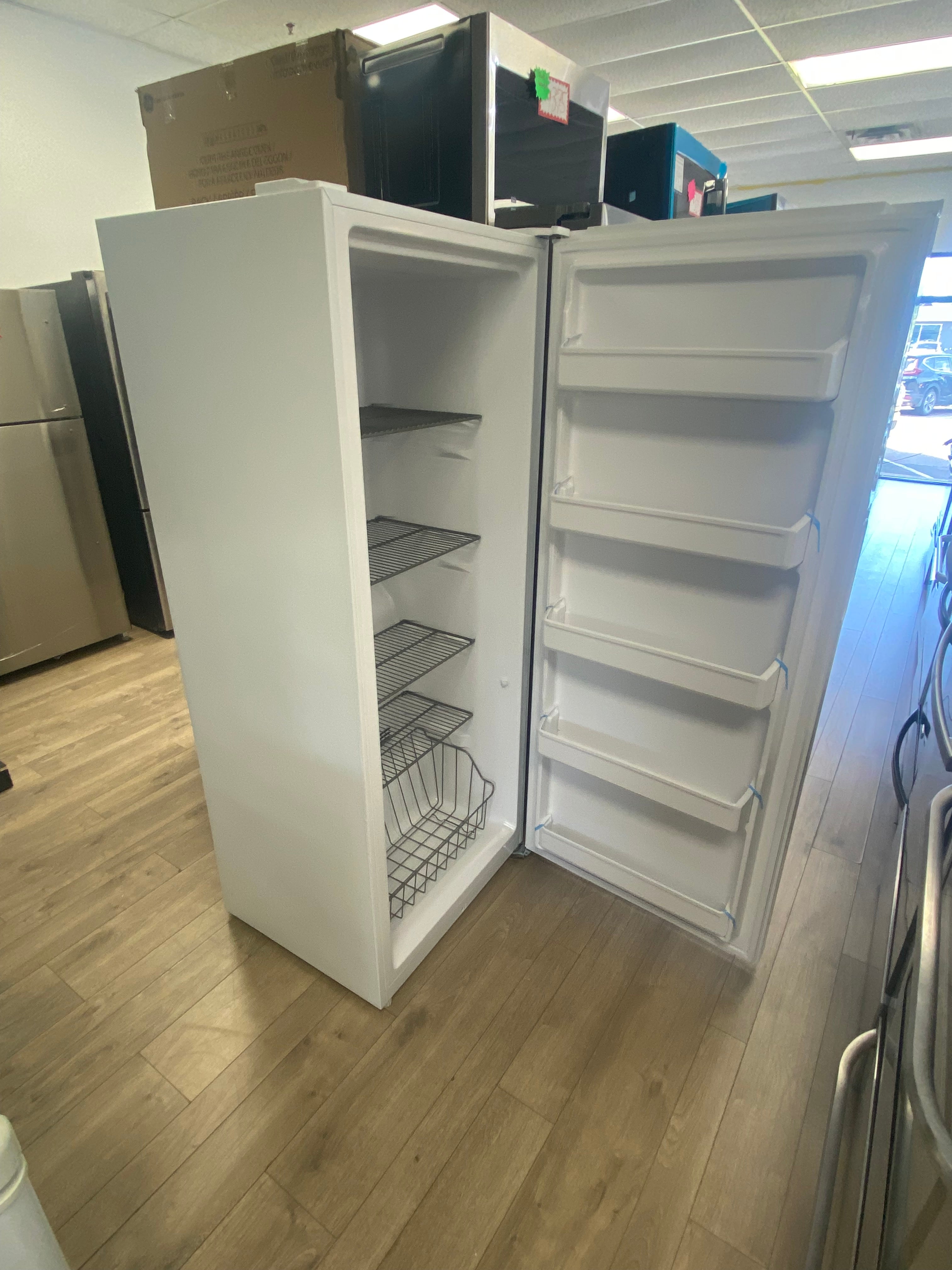 28” Frigidaire Upright/Stand Up freezer, White 'Refurbished'