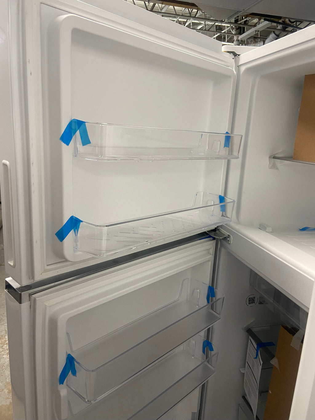 Whirlpool apartment size (24”) New fridge