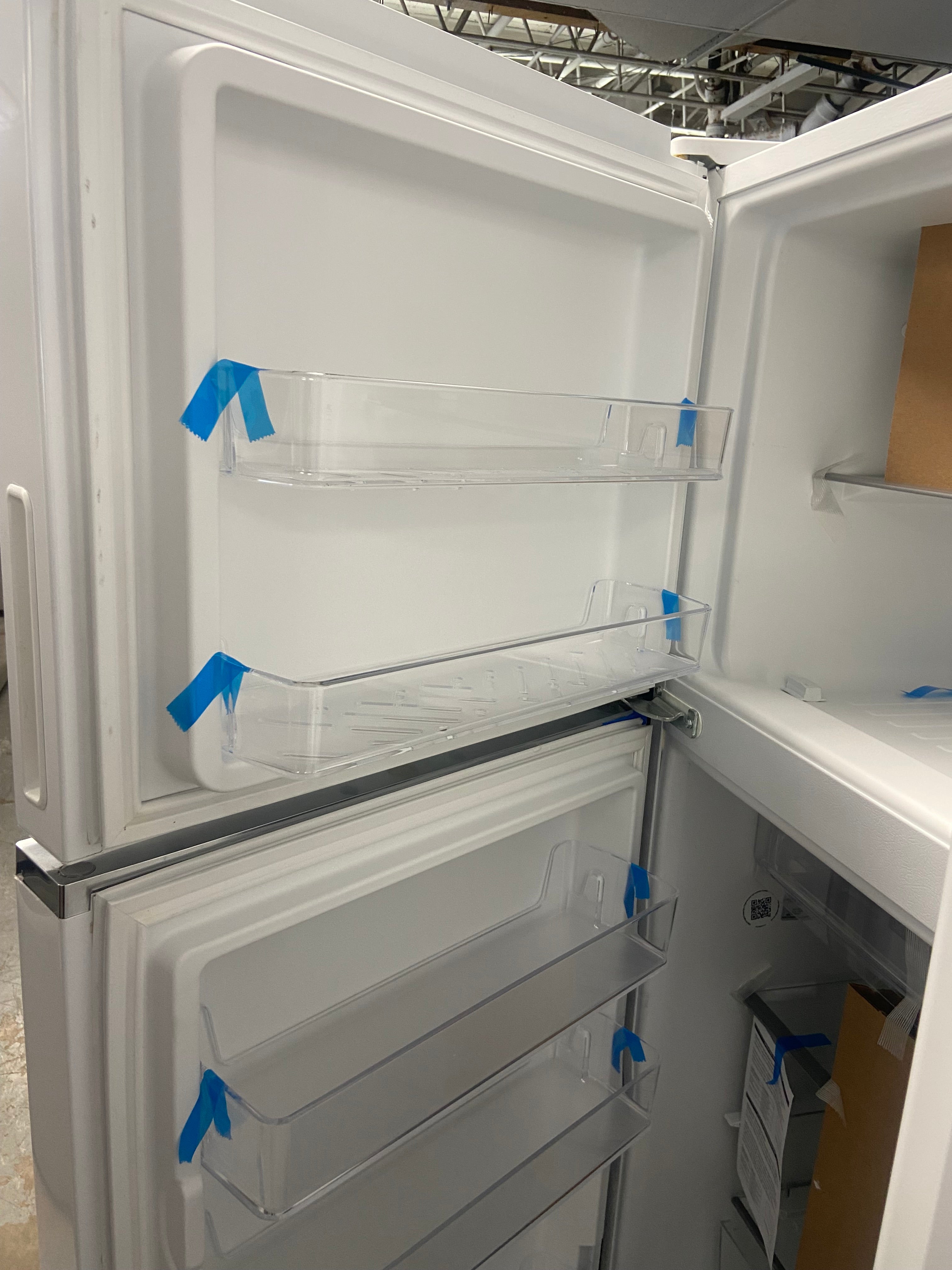 Whirlpool apartment size (24”) New fridge