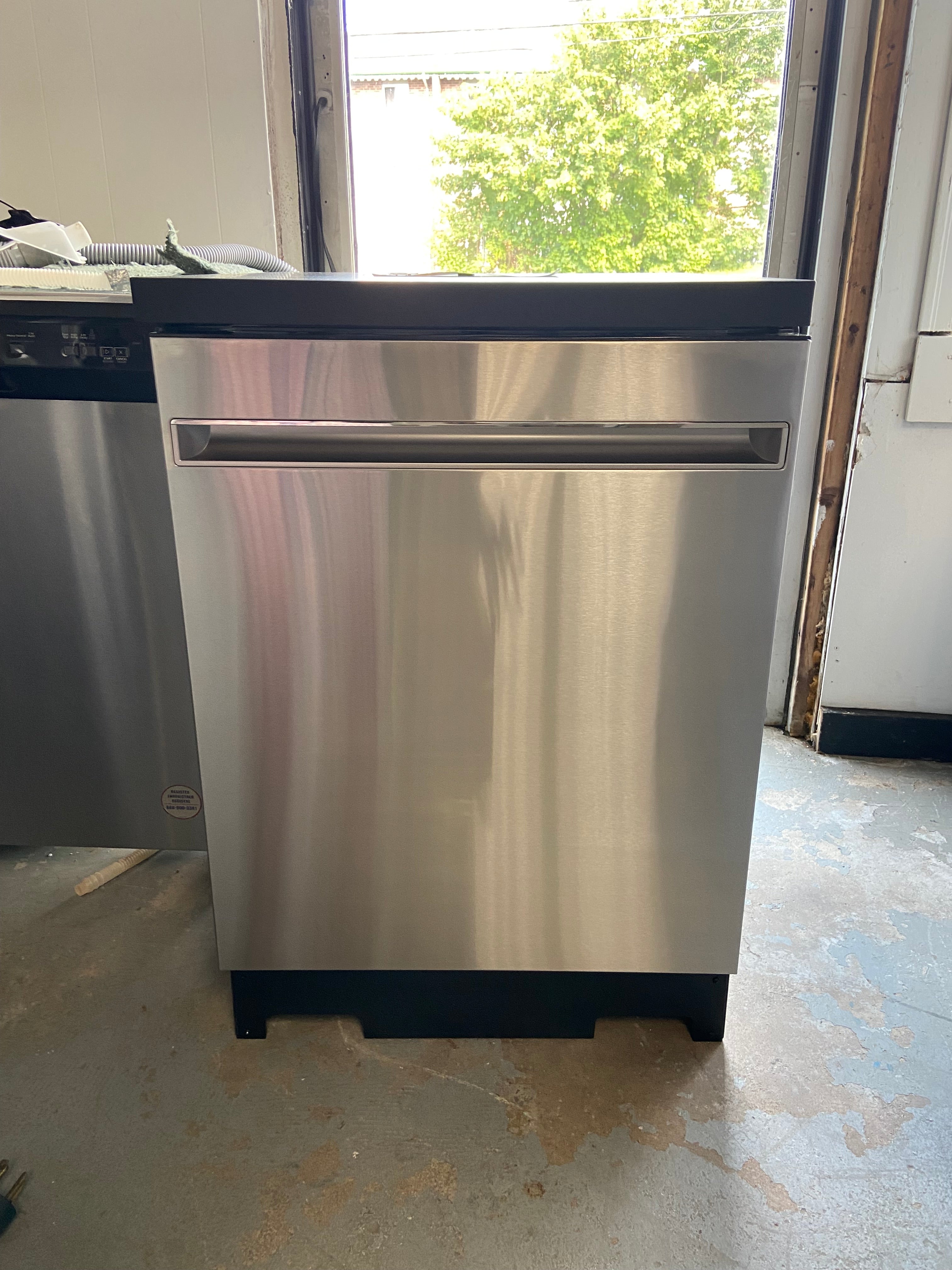 Stainless GE GPT225SSL2SS Portable Dishwasher (Scratch and Dent)