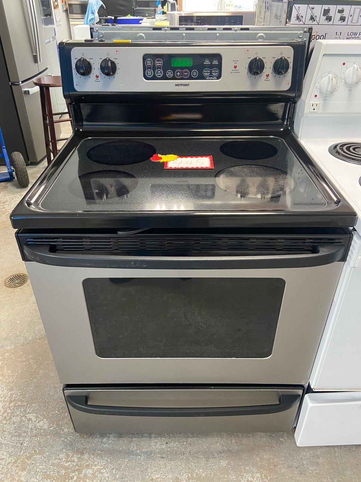 Black 30” Hotpoint RCB790SJ2SA Glass Top Stove (Refurbished)