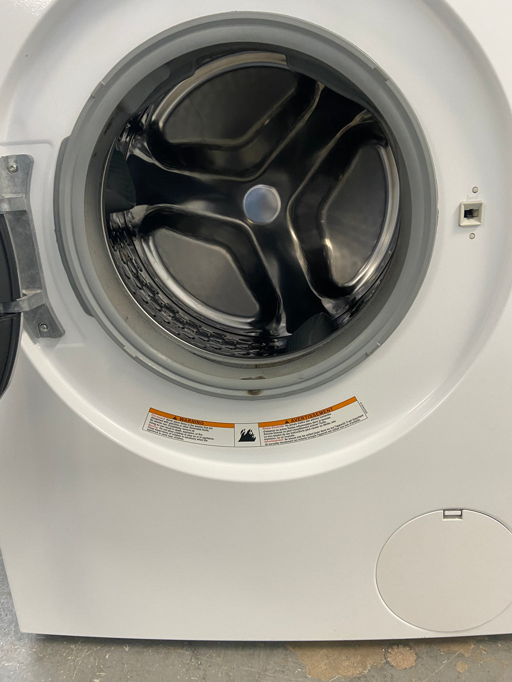 Bosch WAP24201UC Front Load Washer, 23 1/2 inch Width, 2.2 cu. ft. Capacity, 15 Wash Cycles, 6 Temperature Settings, Stackable, 1200 RPM Washer Spin Speed, Water Heater, Silver Door colour