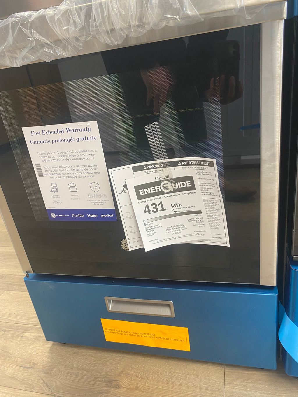 GE JCAS640RM4SS Electric Range, 2.9 cu. ft. Capacity, 24 inch Exterior Width, 4 Burners, Storage Drawer, Steam Clean "Factory certified"