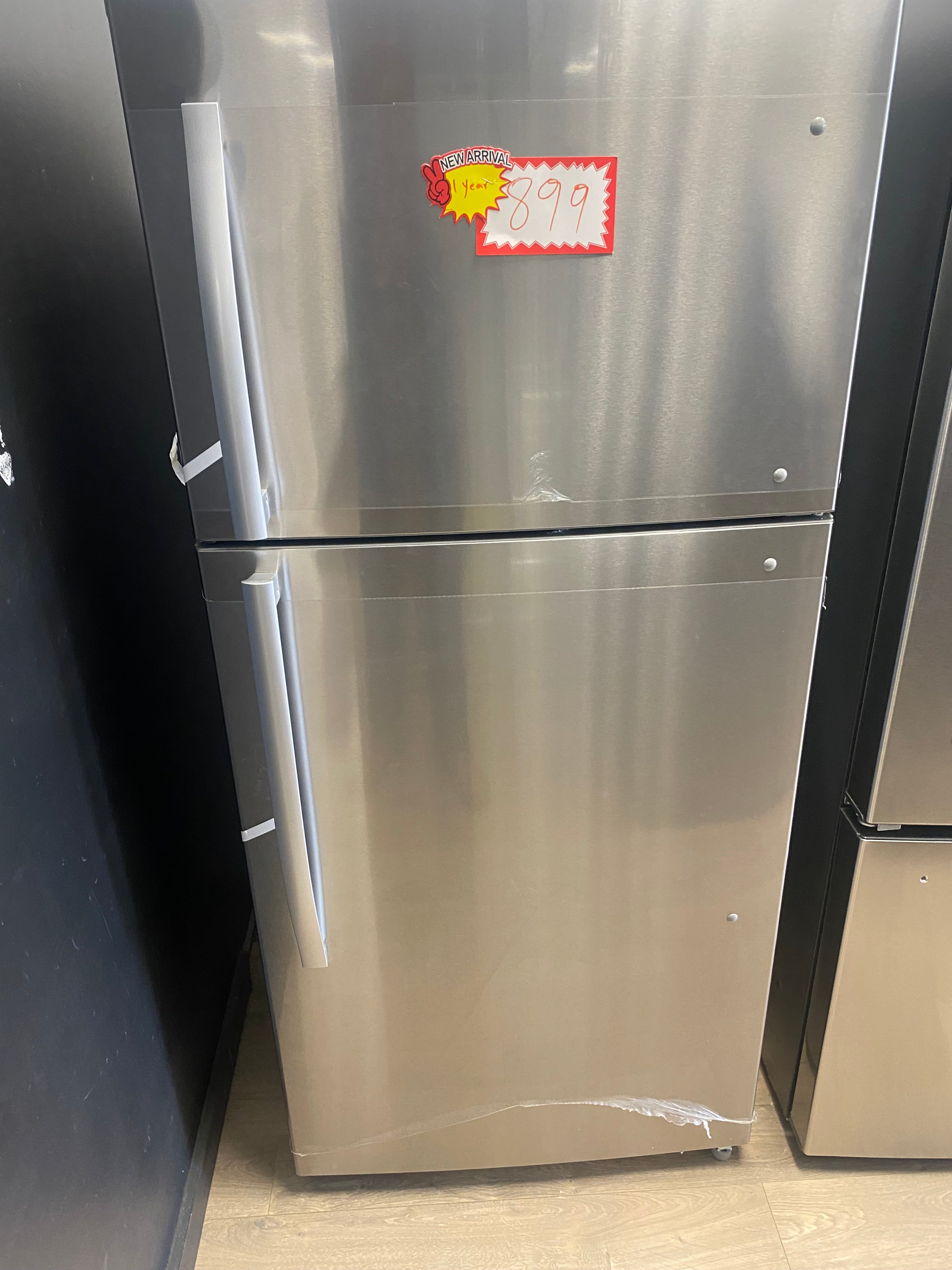 30" Moffat 18 cu.ft. Top Freezer Refrigerator Stainless Steel MTE18GSKSS "New"